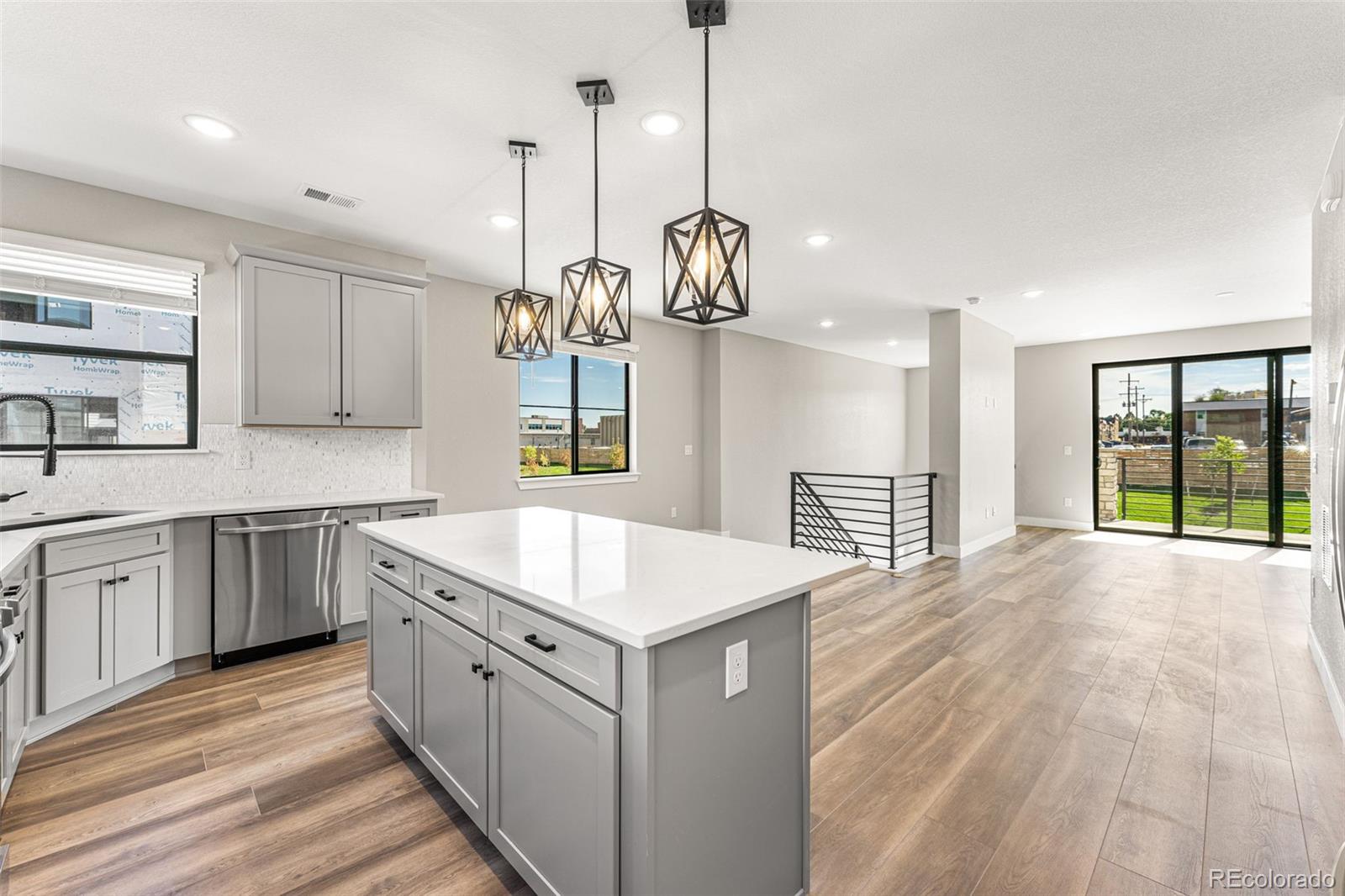 2068 S Holly Street Unit: 6