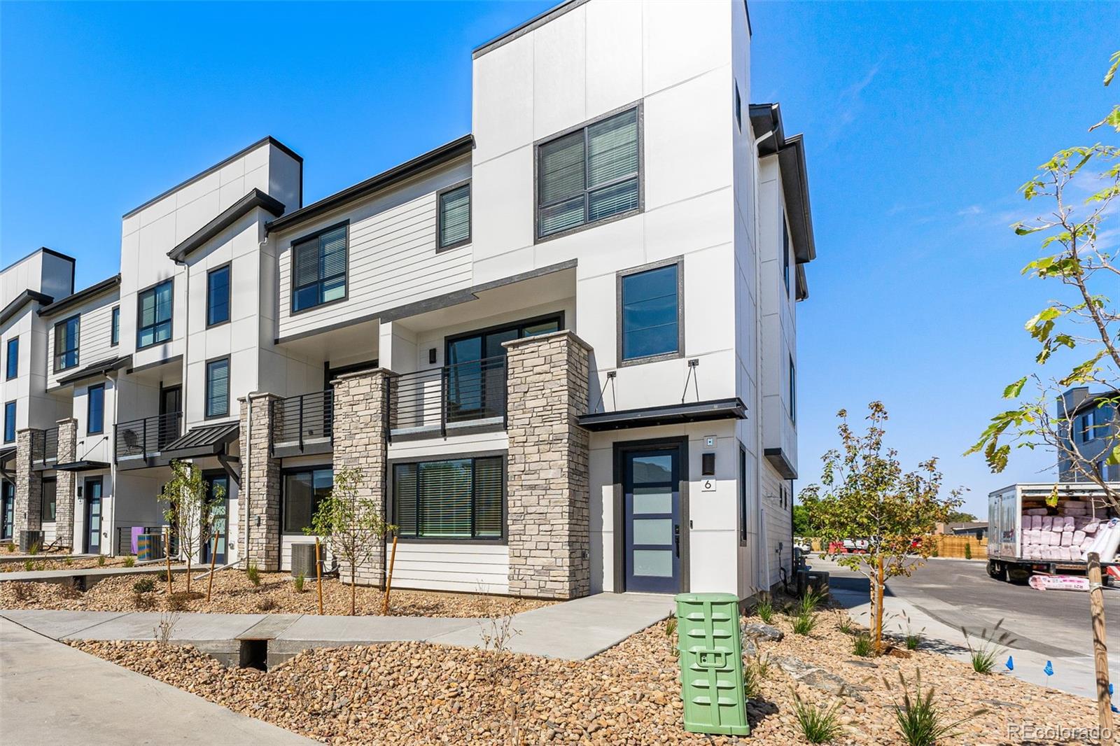 2068 S Holly Street Unit: 6