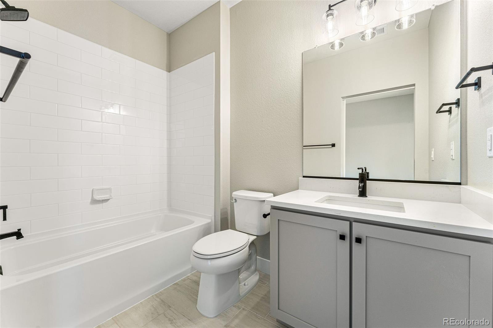 2068 S Holly Street Unit: 6