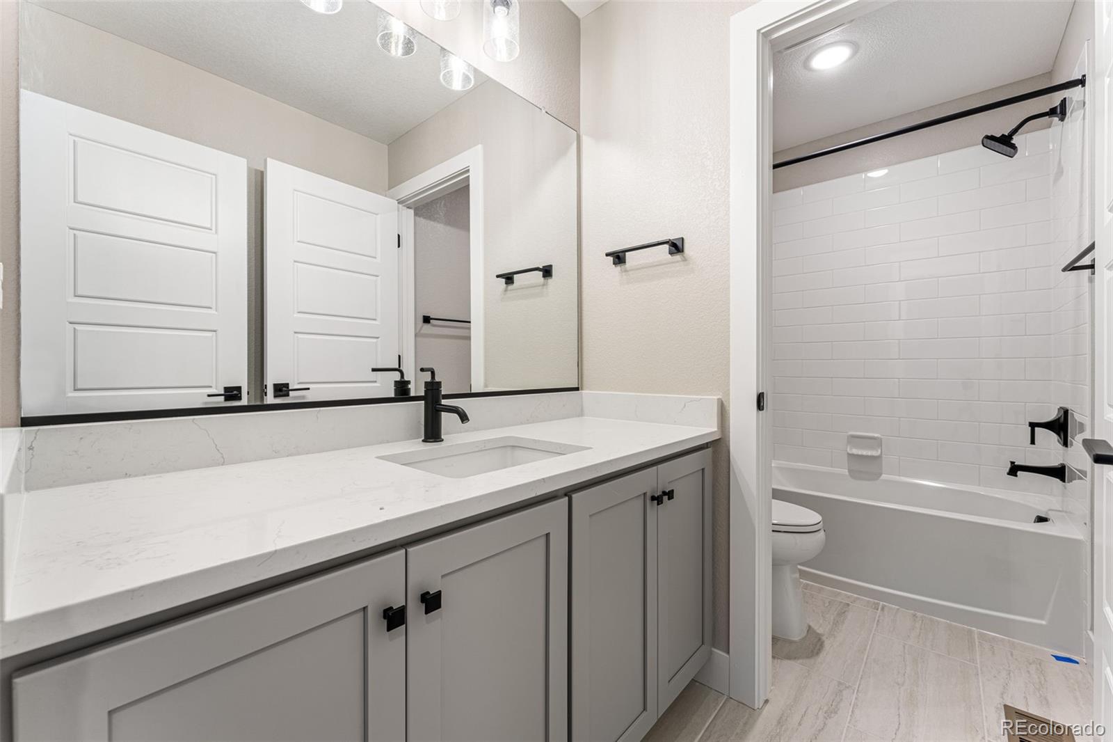 2068 S Holly Street Unit: 6