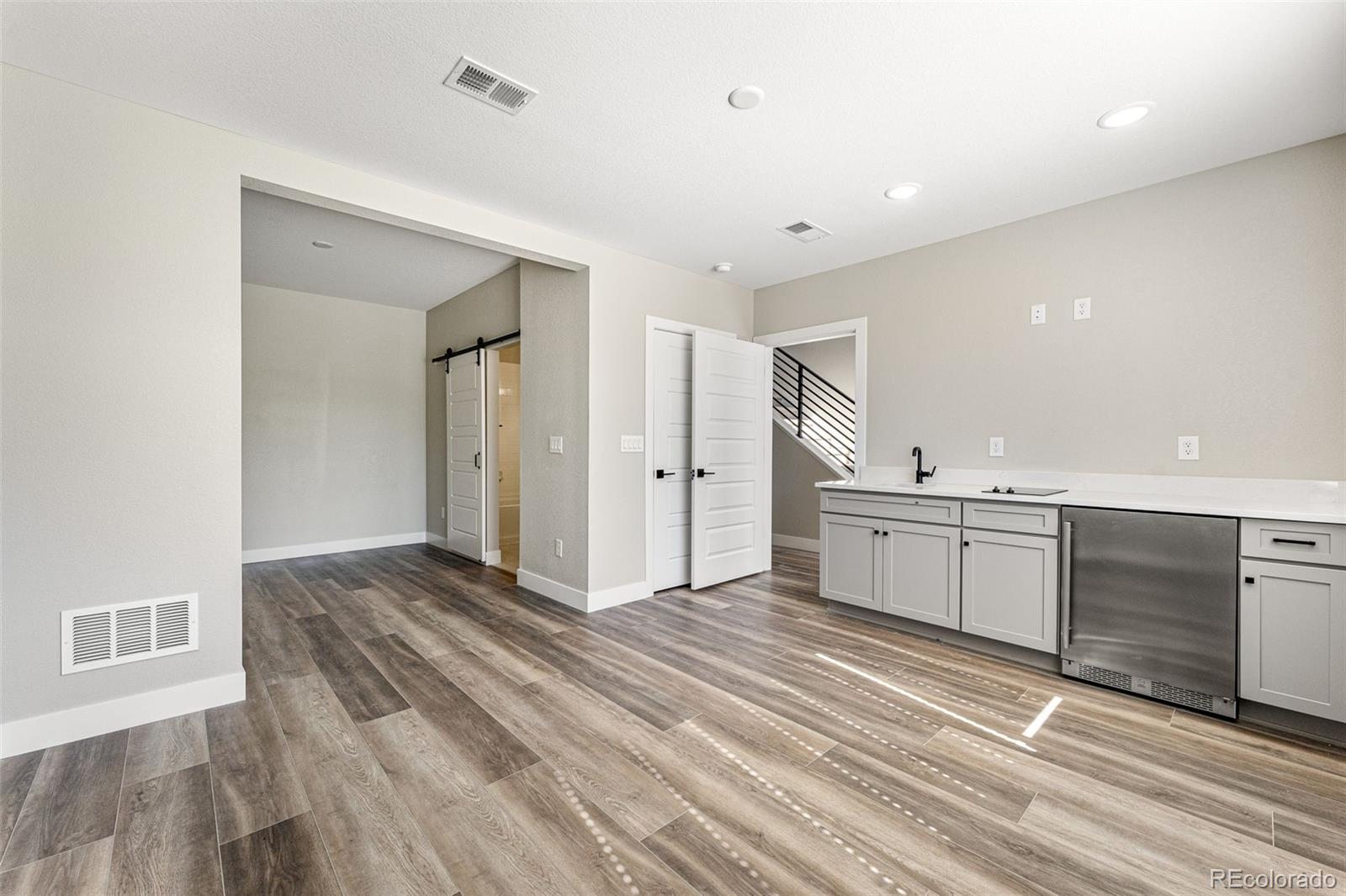 2068 S Holly Street Unit: 6