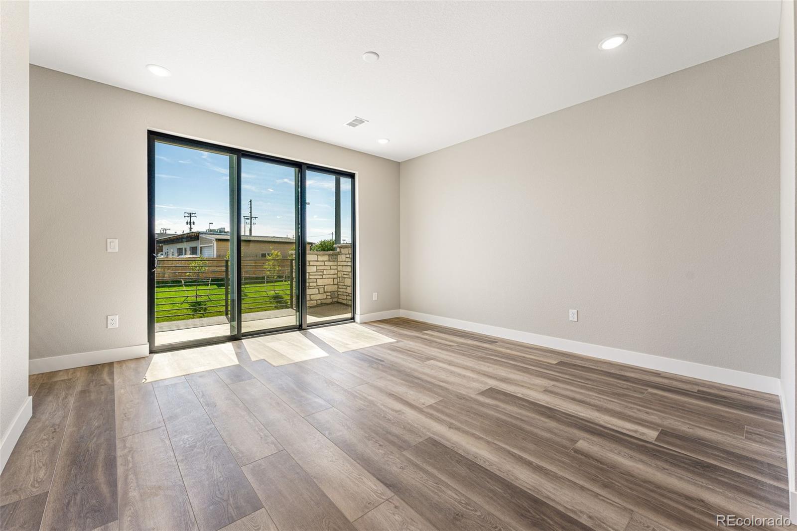 2068 S Holly Street Unit: 6