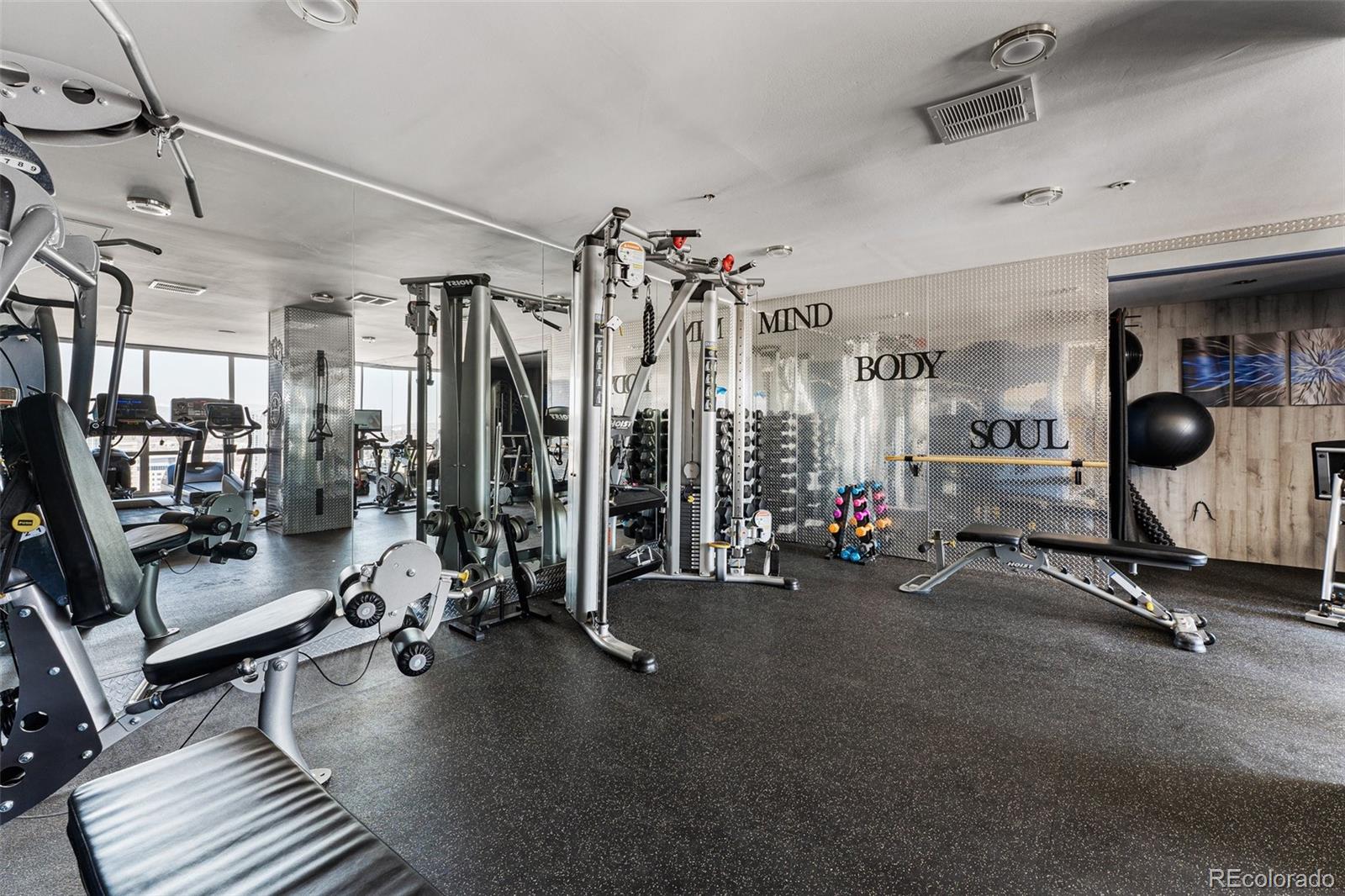 1625 Larimer Street Unit: 1008