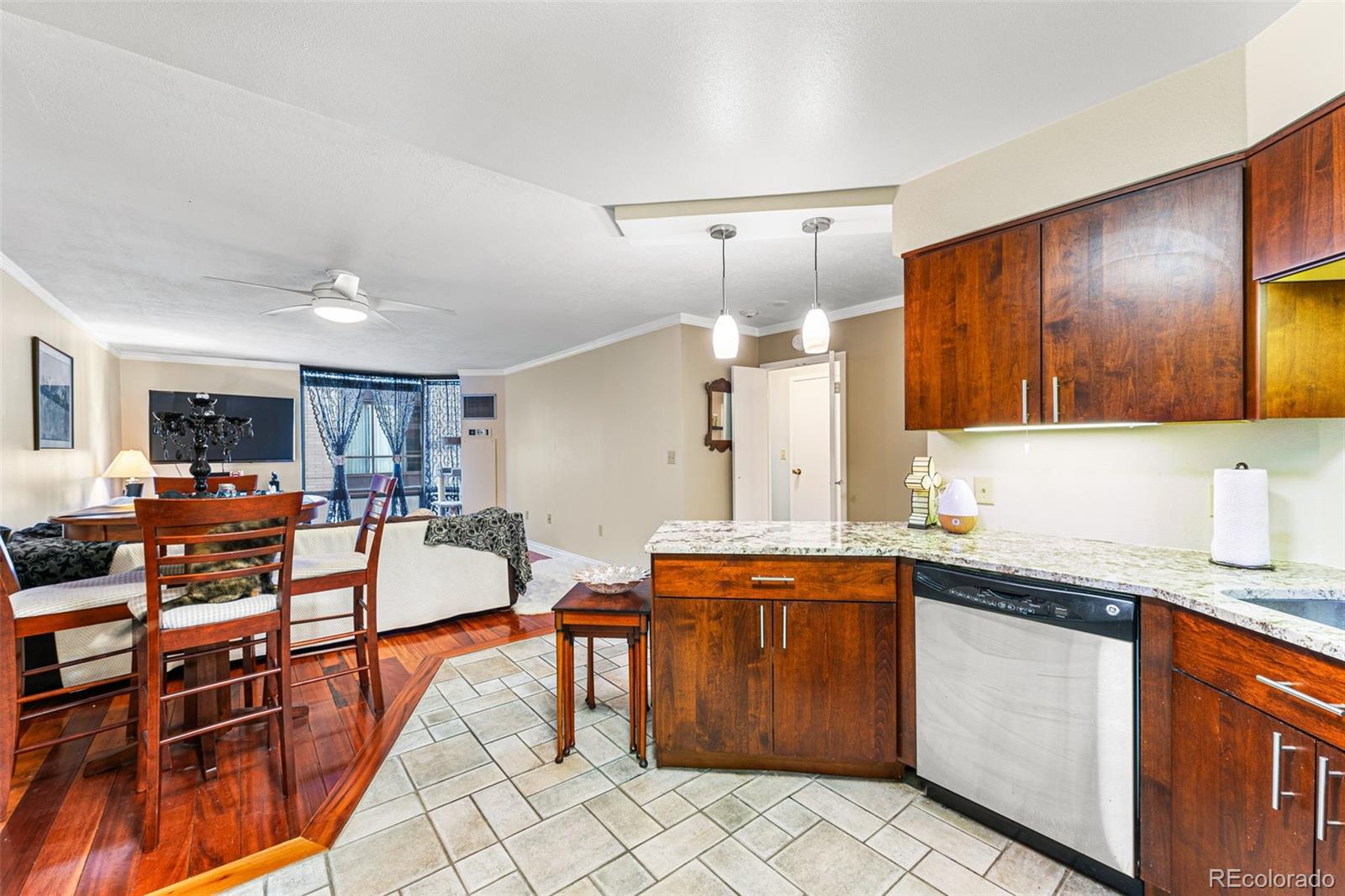 1625 Larimer Street Unit: 1008