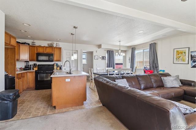 8492 Tejon Way
