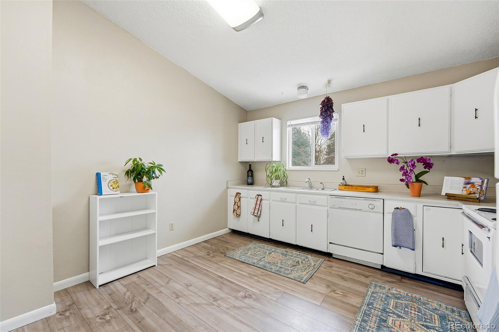 5559 Descanso Circle E