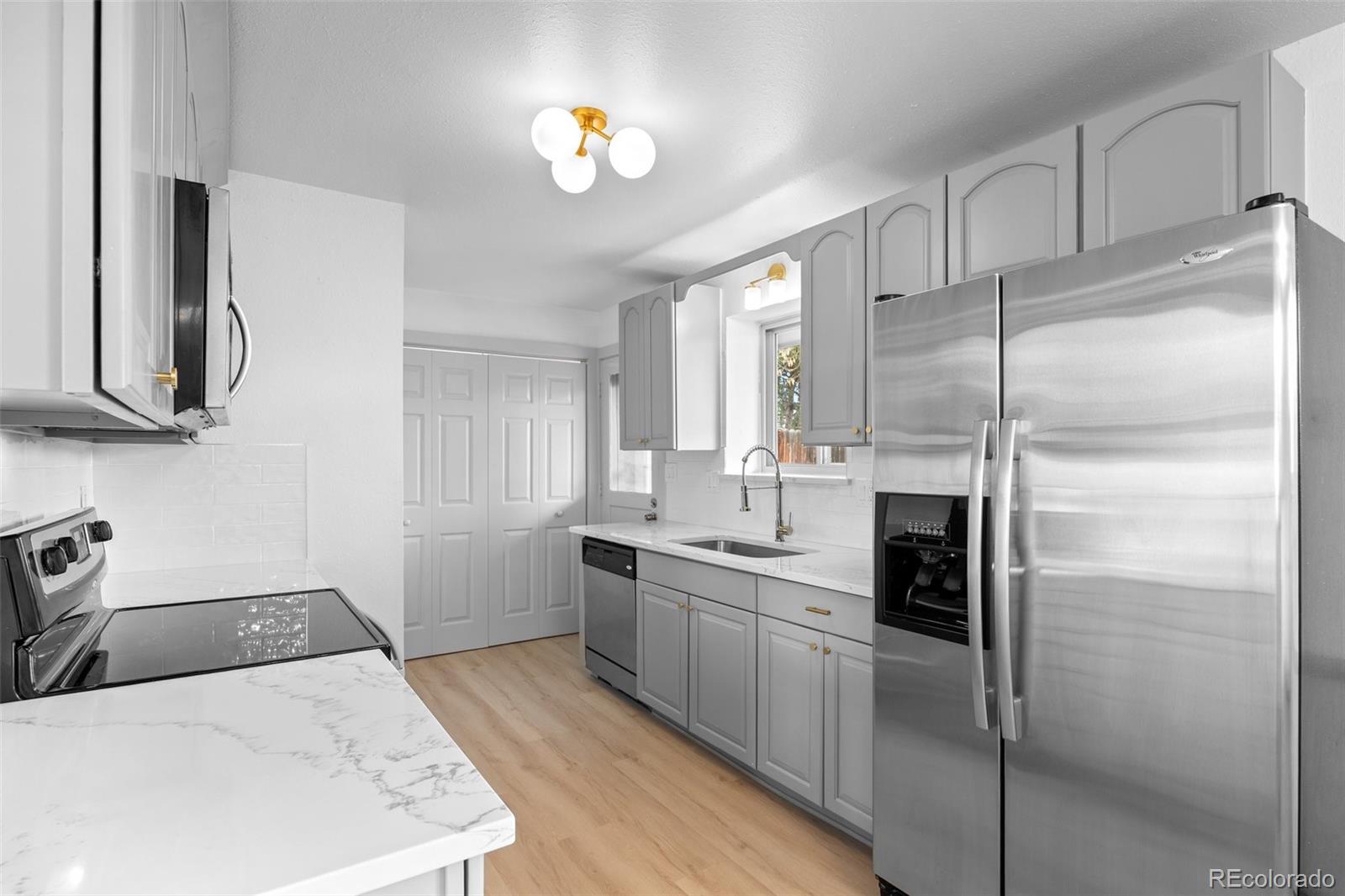 1000 - 1002 Zang Street