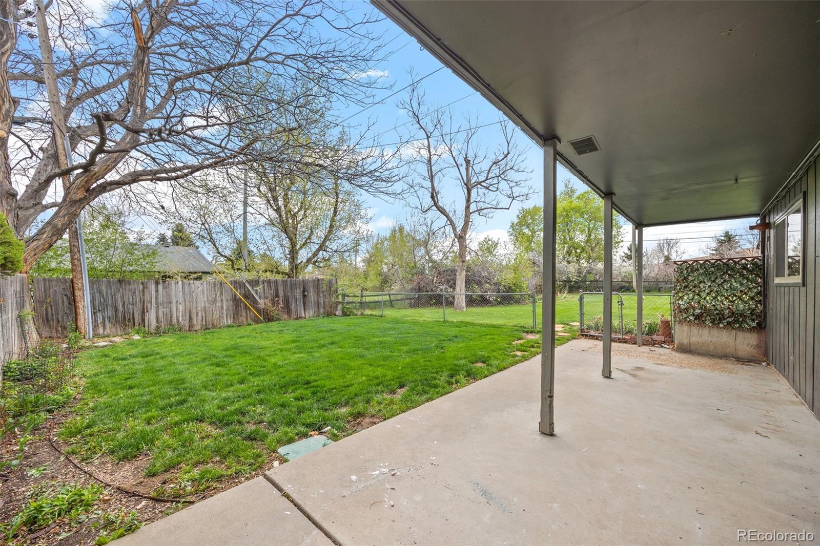 1000 - 1002 Zang Street