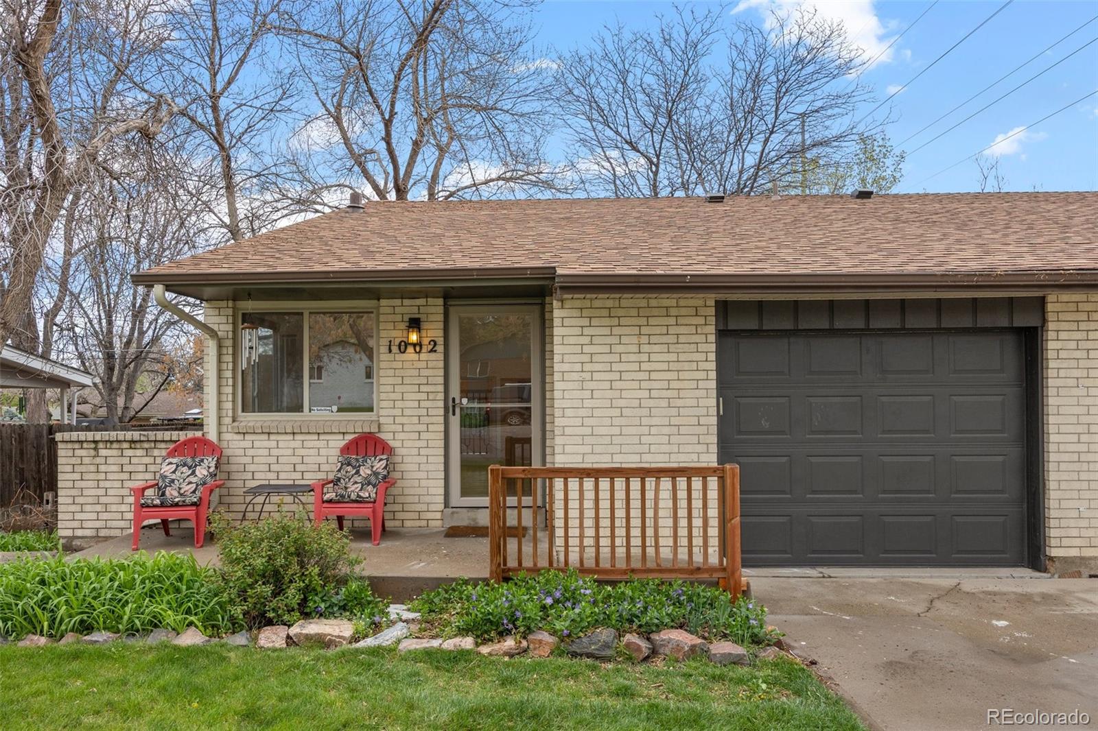 1000 - 1002 Zang Street