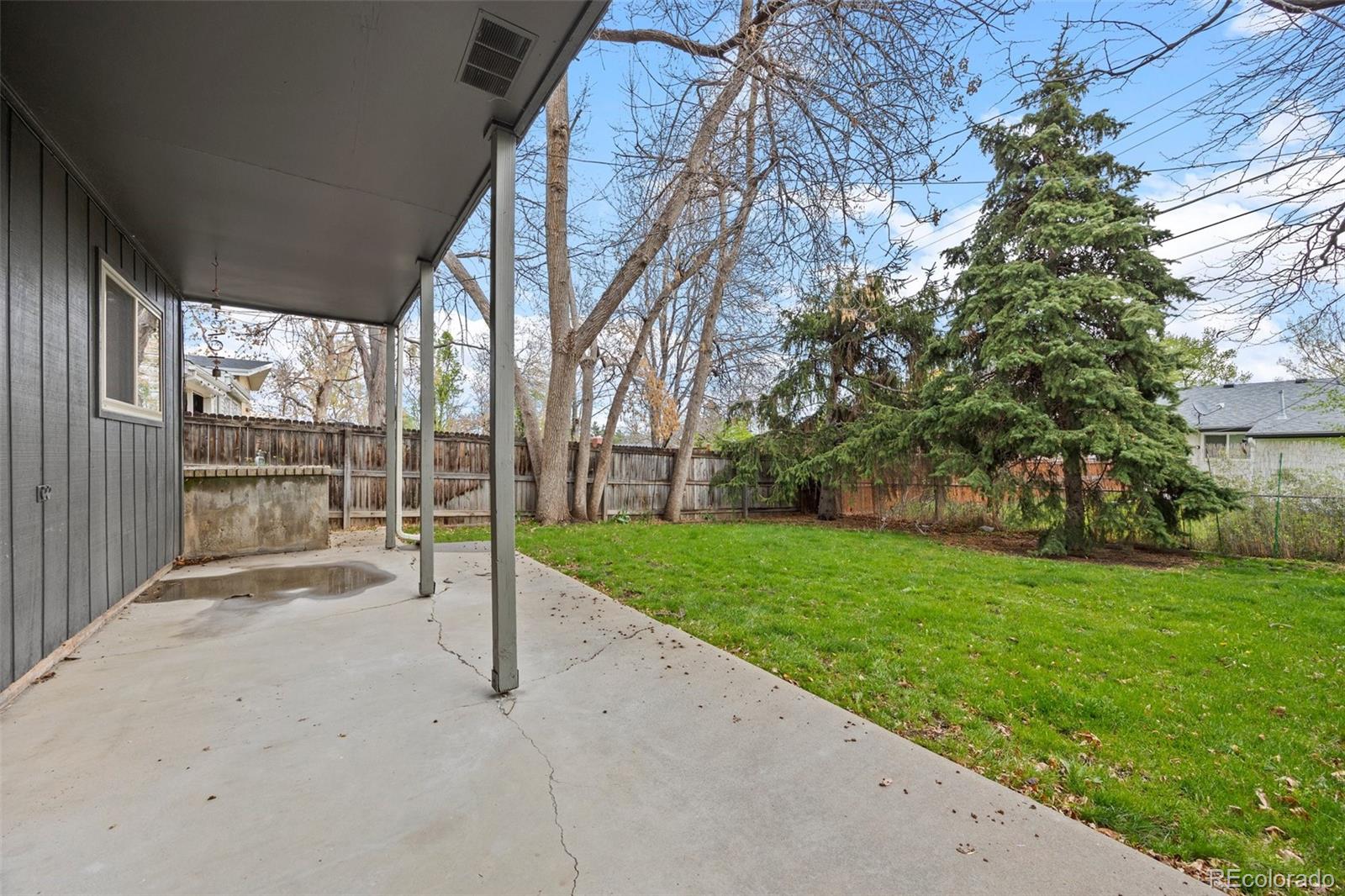 1000 - 1002 Zang Street