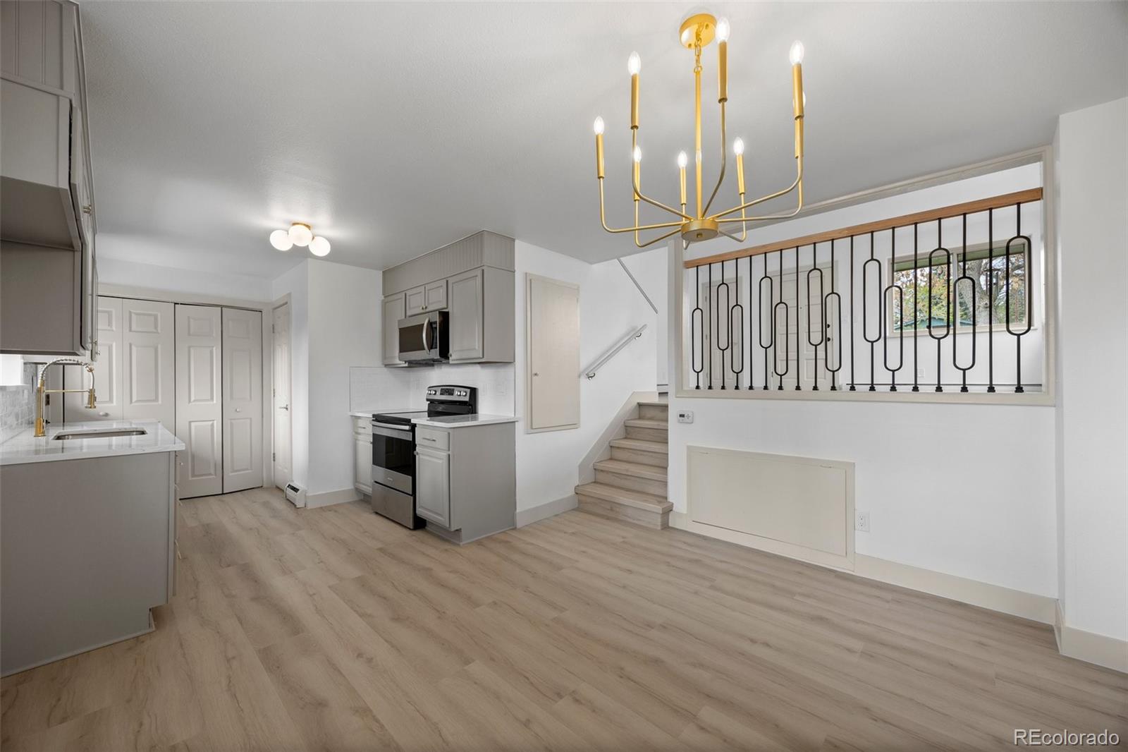 1000 - 1002 Zang Street