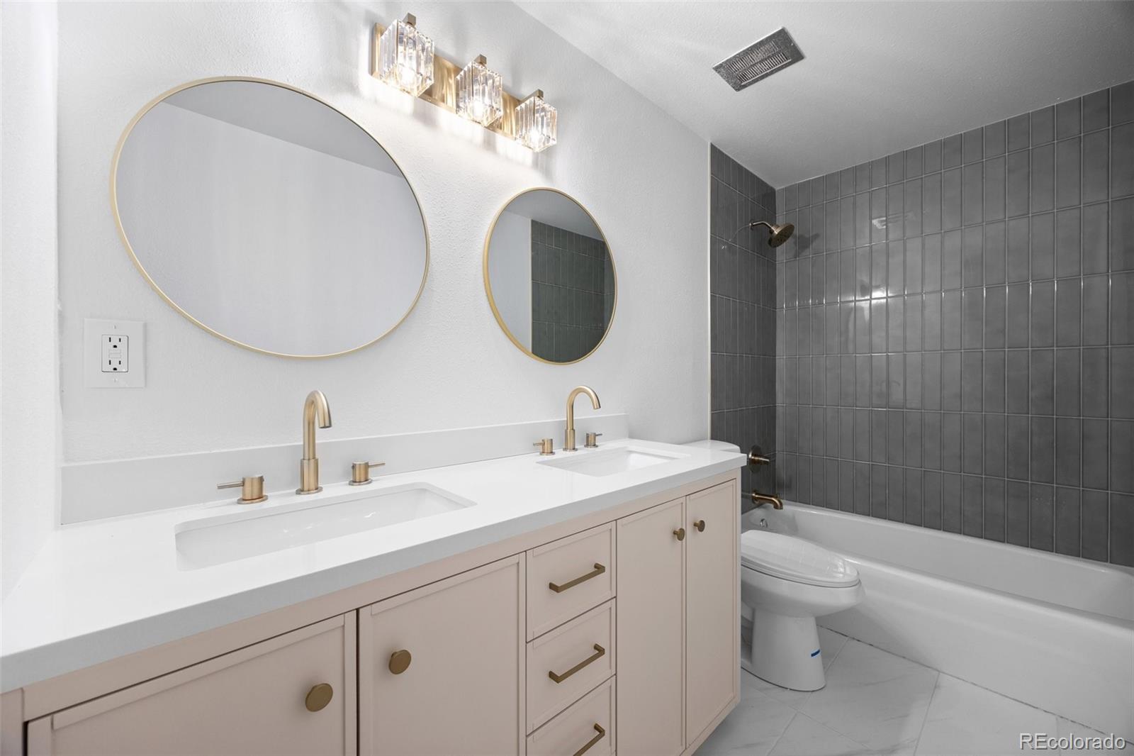 1000 - 1002 Zang Street