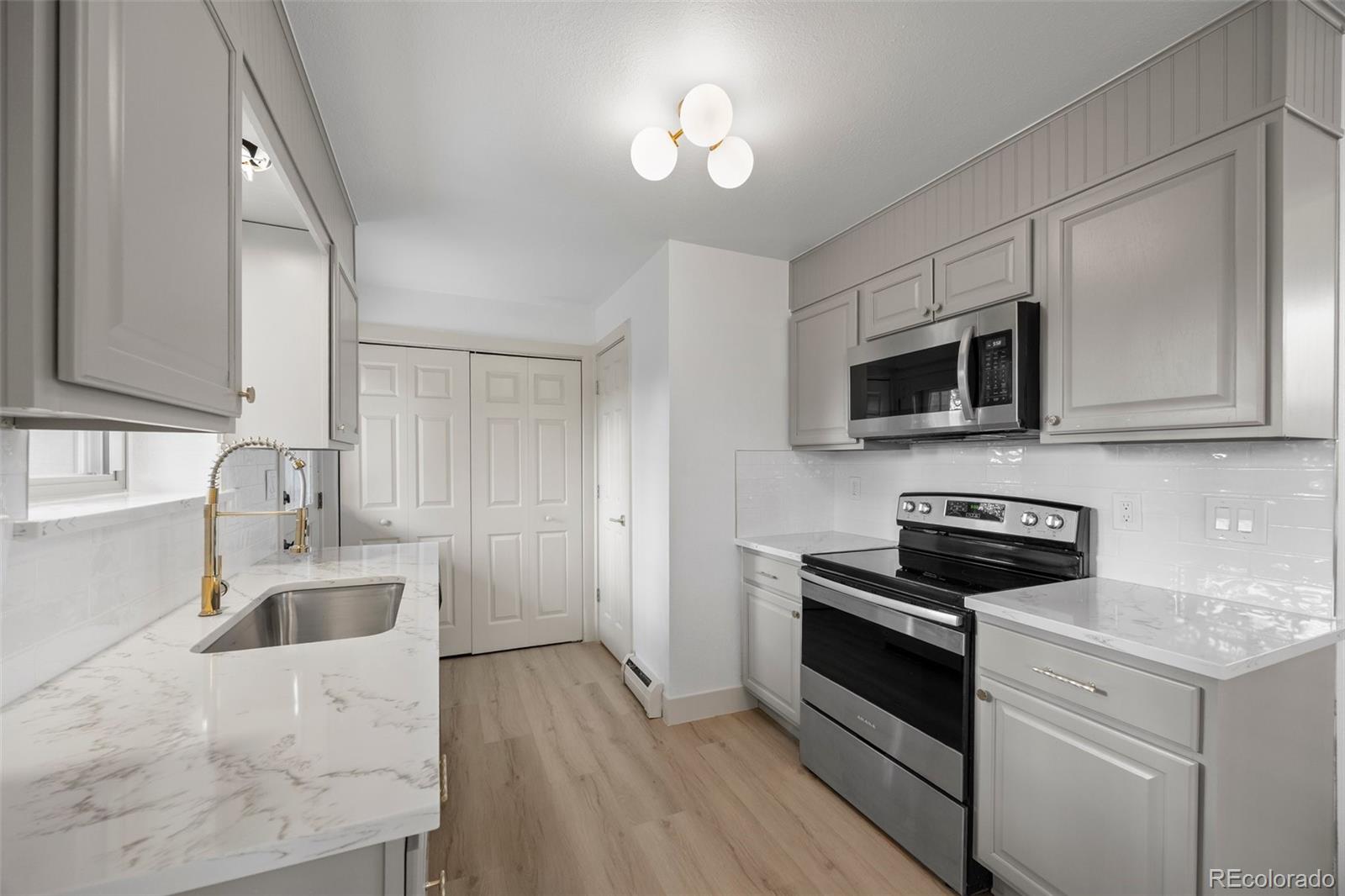 1000 - 1002 Zang Street