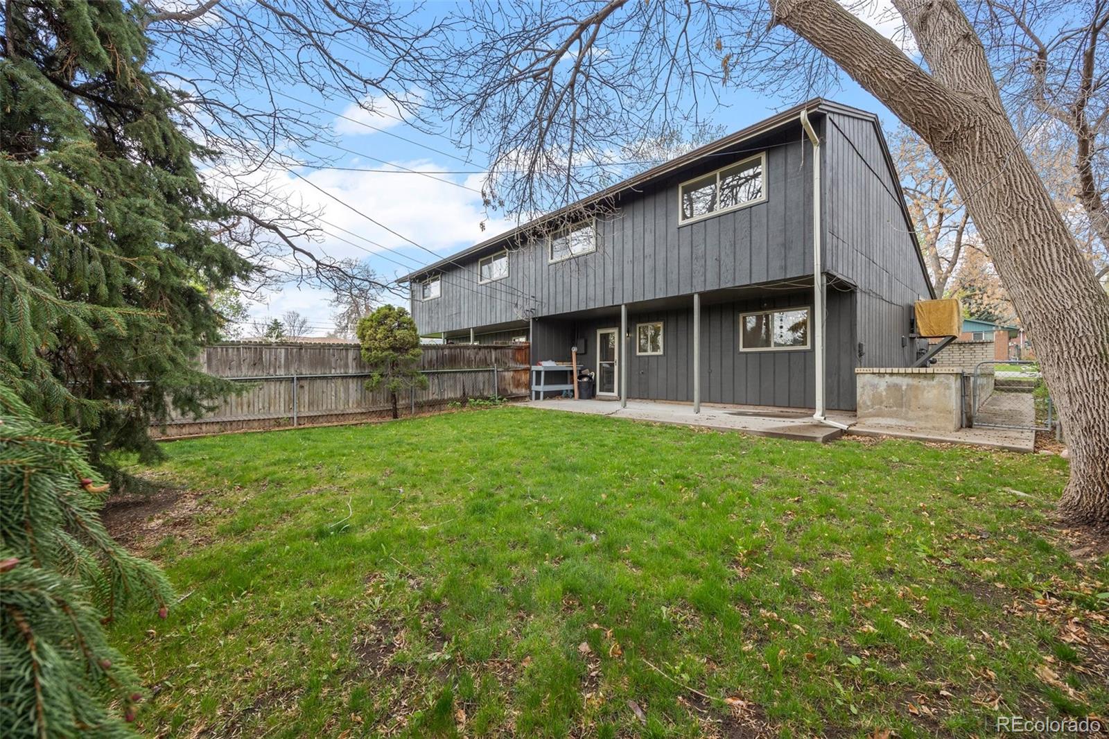 1000 - 1002 Zang Street