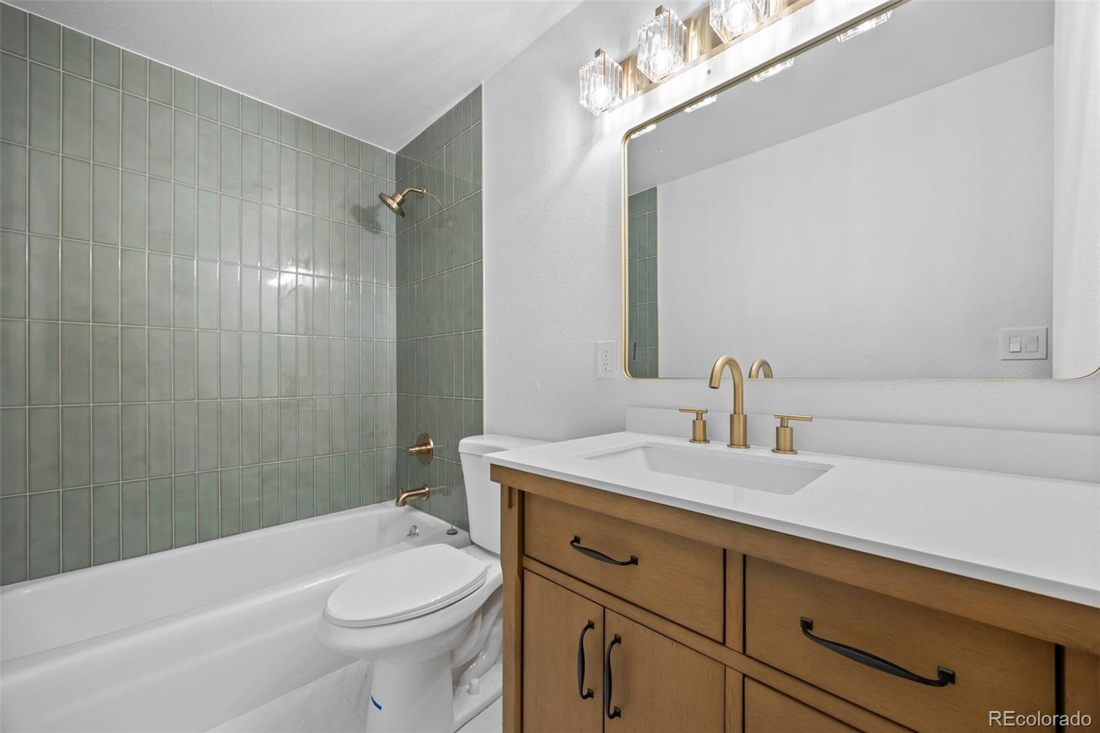 1000 - 1002 Zang Street