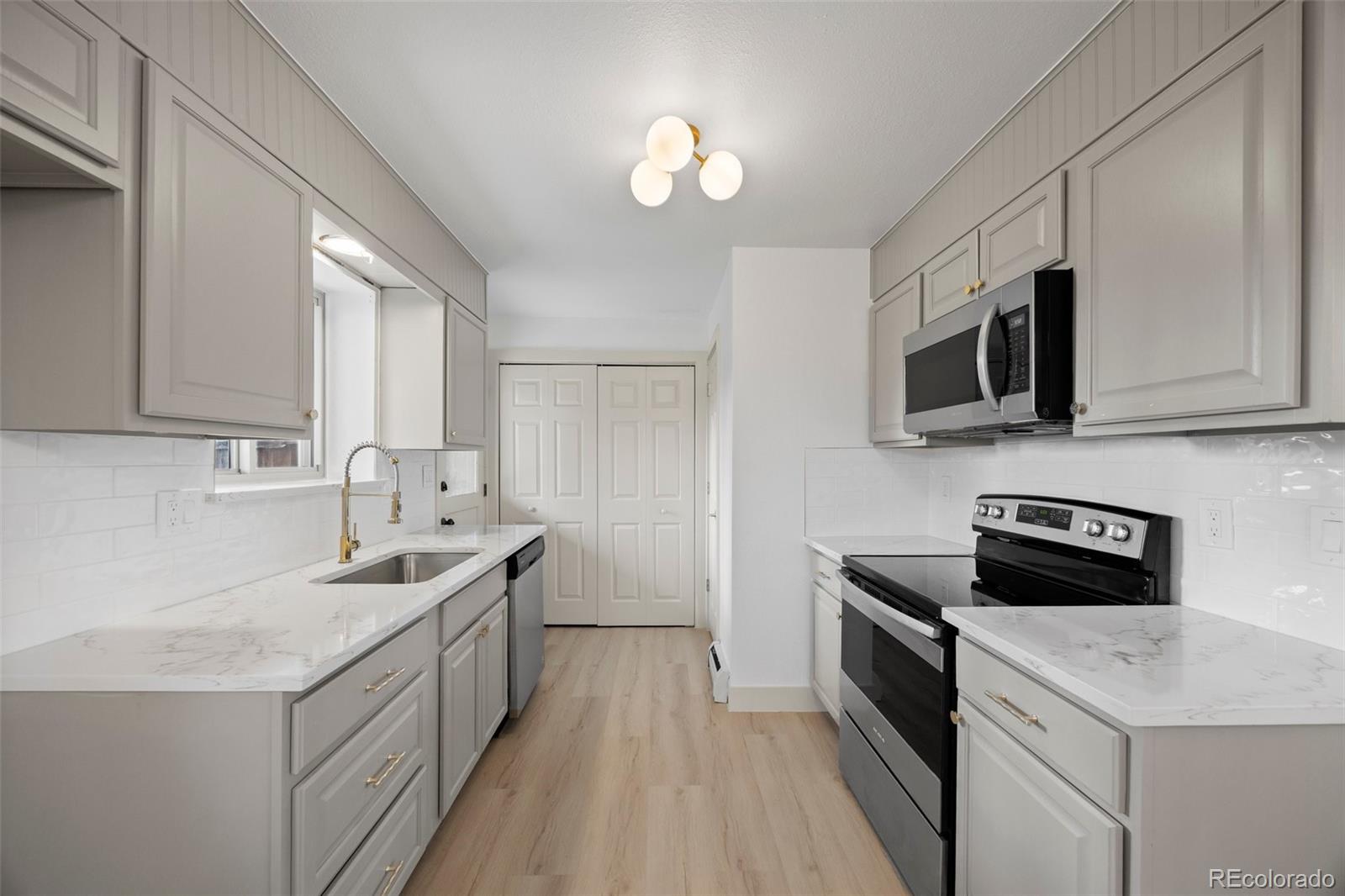 1000 - 1002 Zang Street