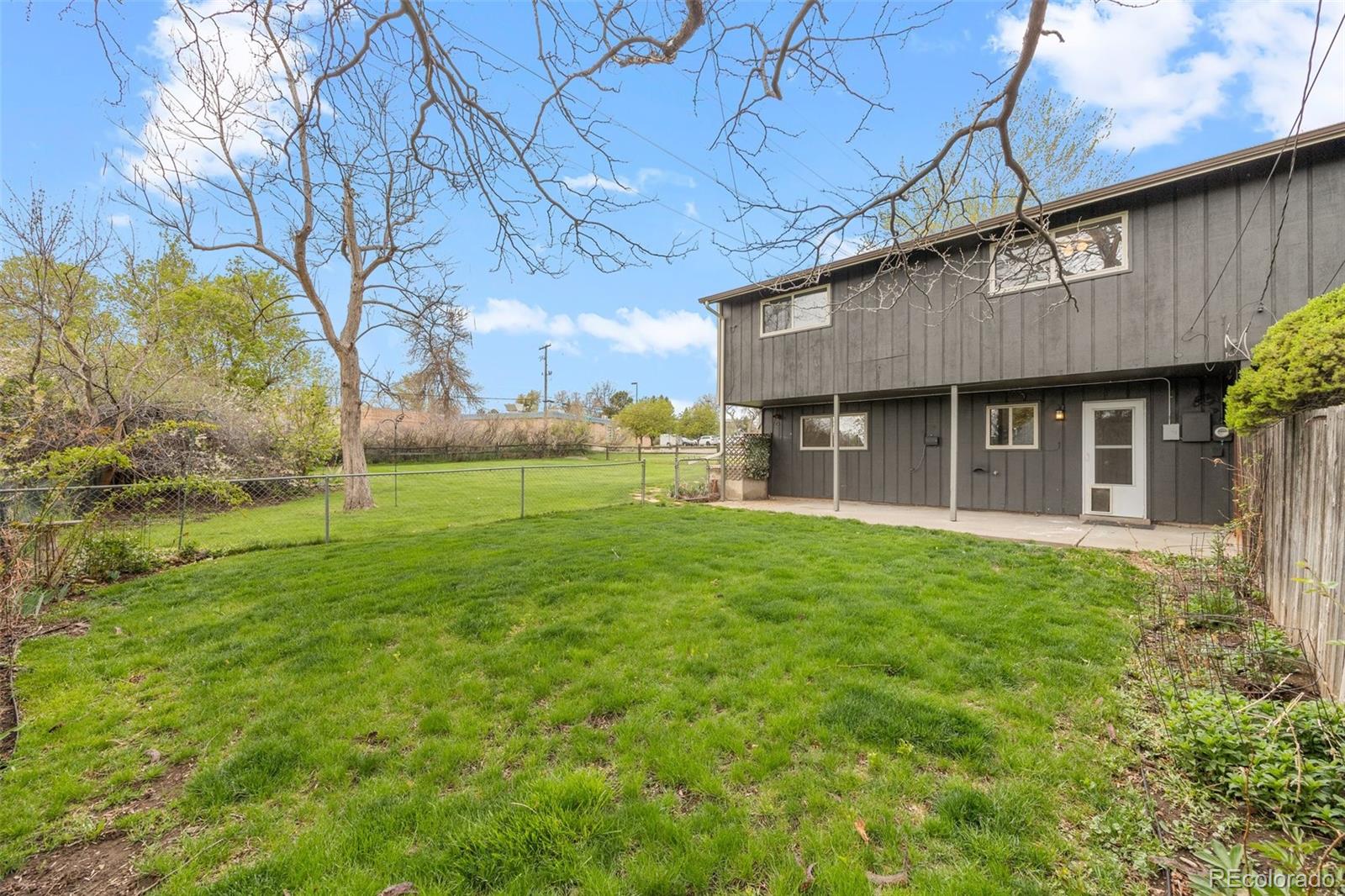 1000 - 1002 Zang Street