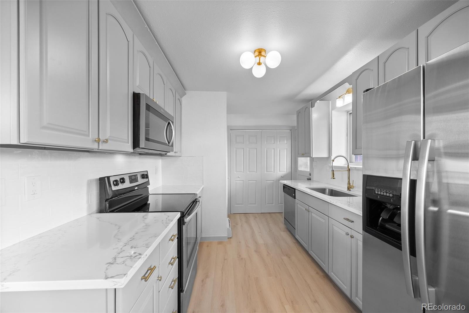 1000 - 1002 Zang Street