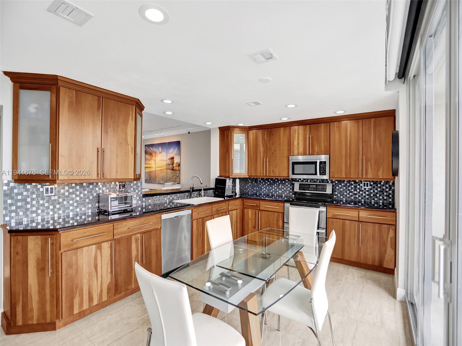521 N Riverside Dr # 1209