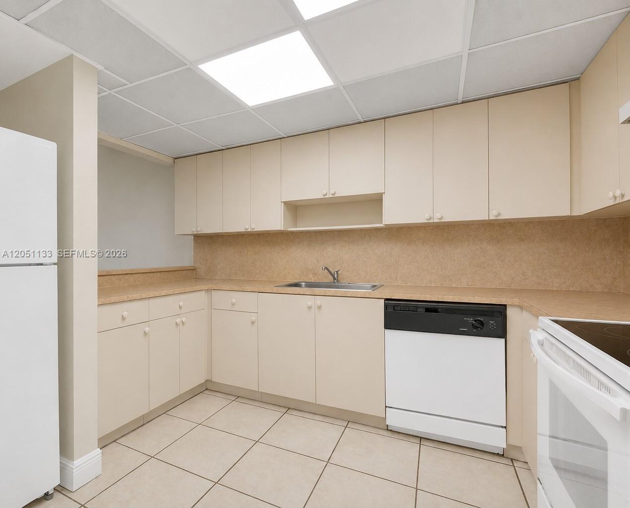 6940 Miami Gardens Dr # 531 Unit: 1-531