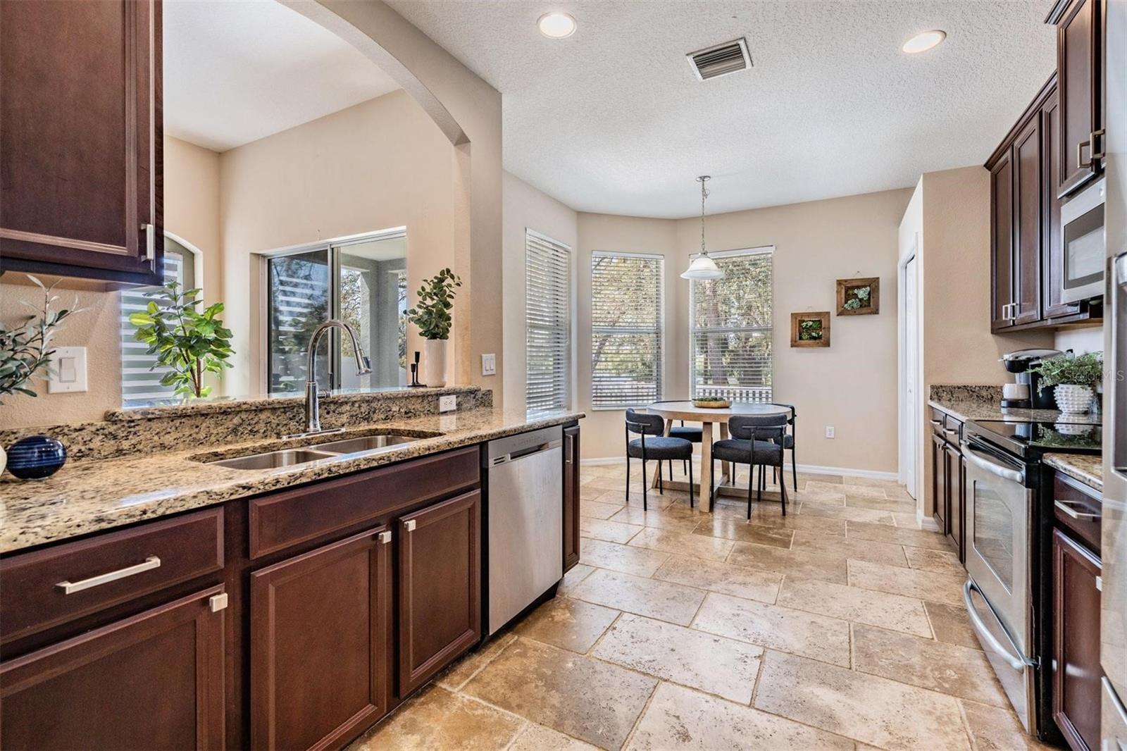 7147 FOREST MERE DR