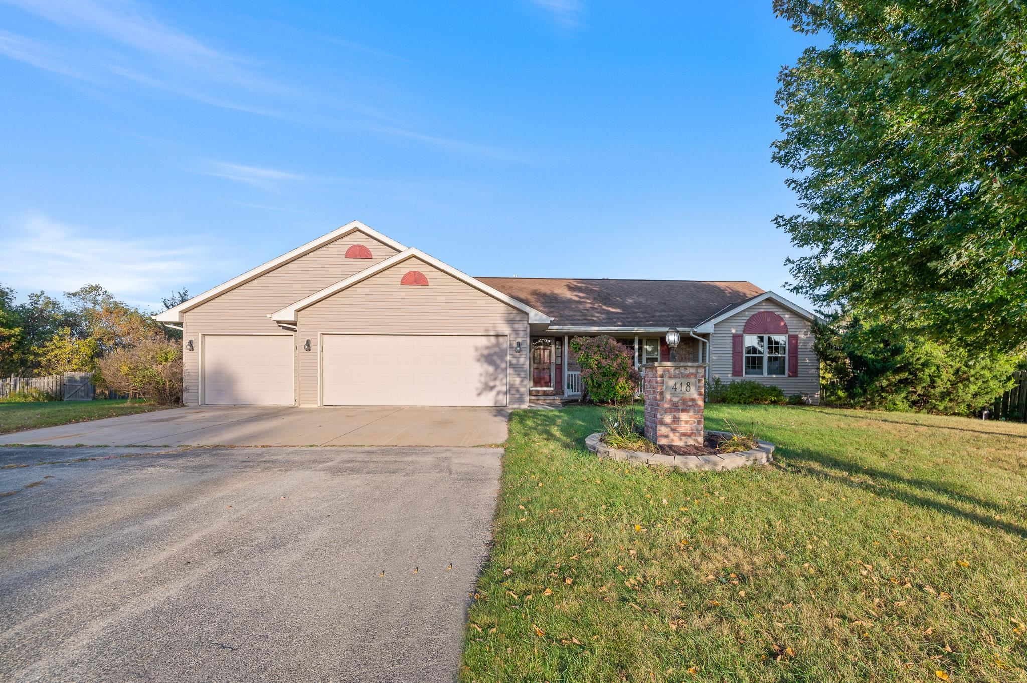 418 FALCON Circle