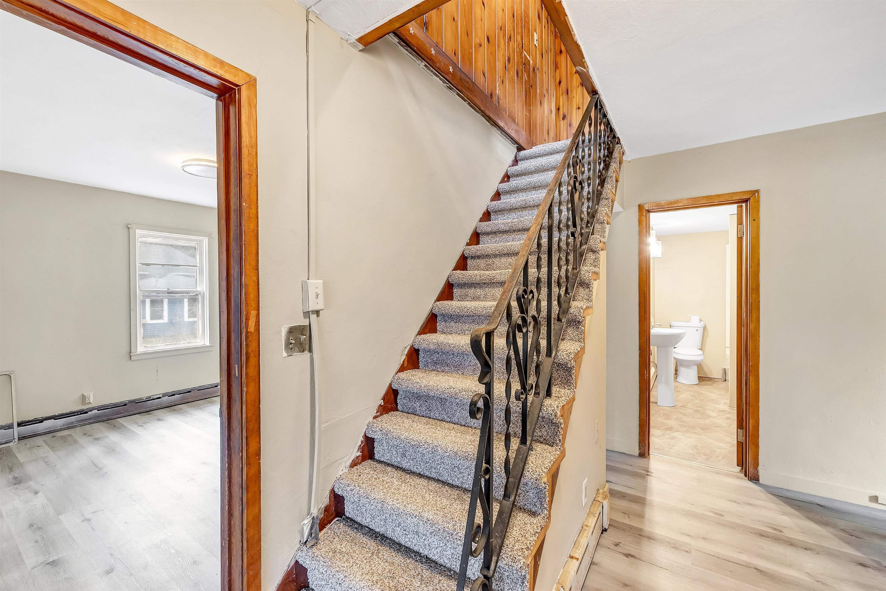 105 N METONGA Avenue