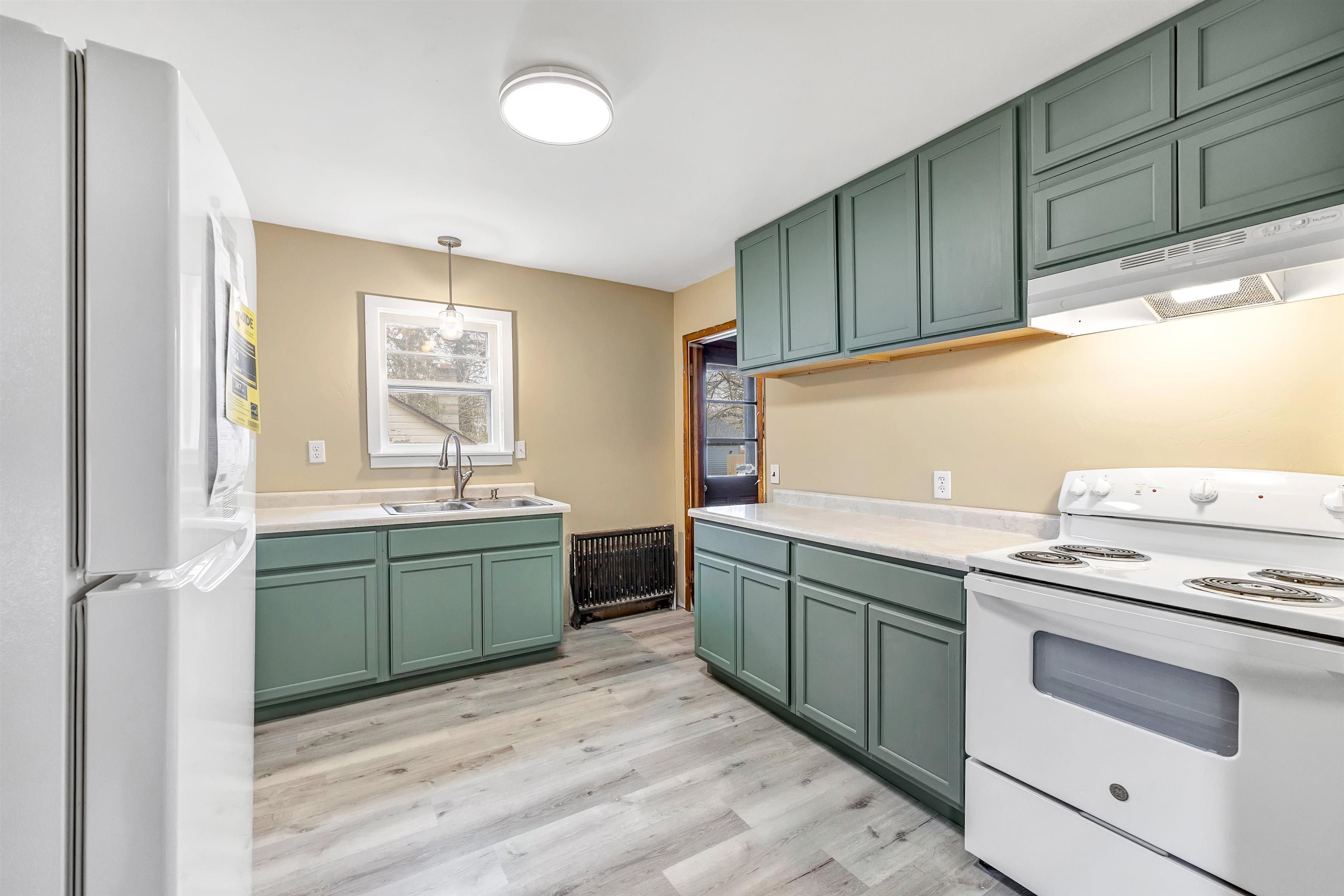 105 N METONGA Avenue