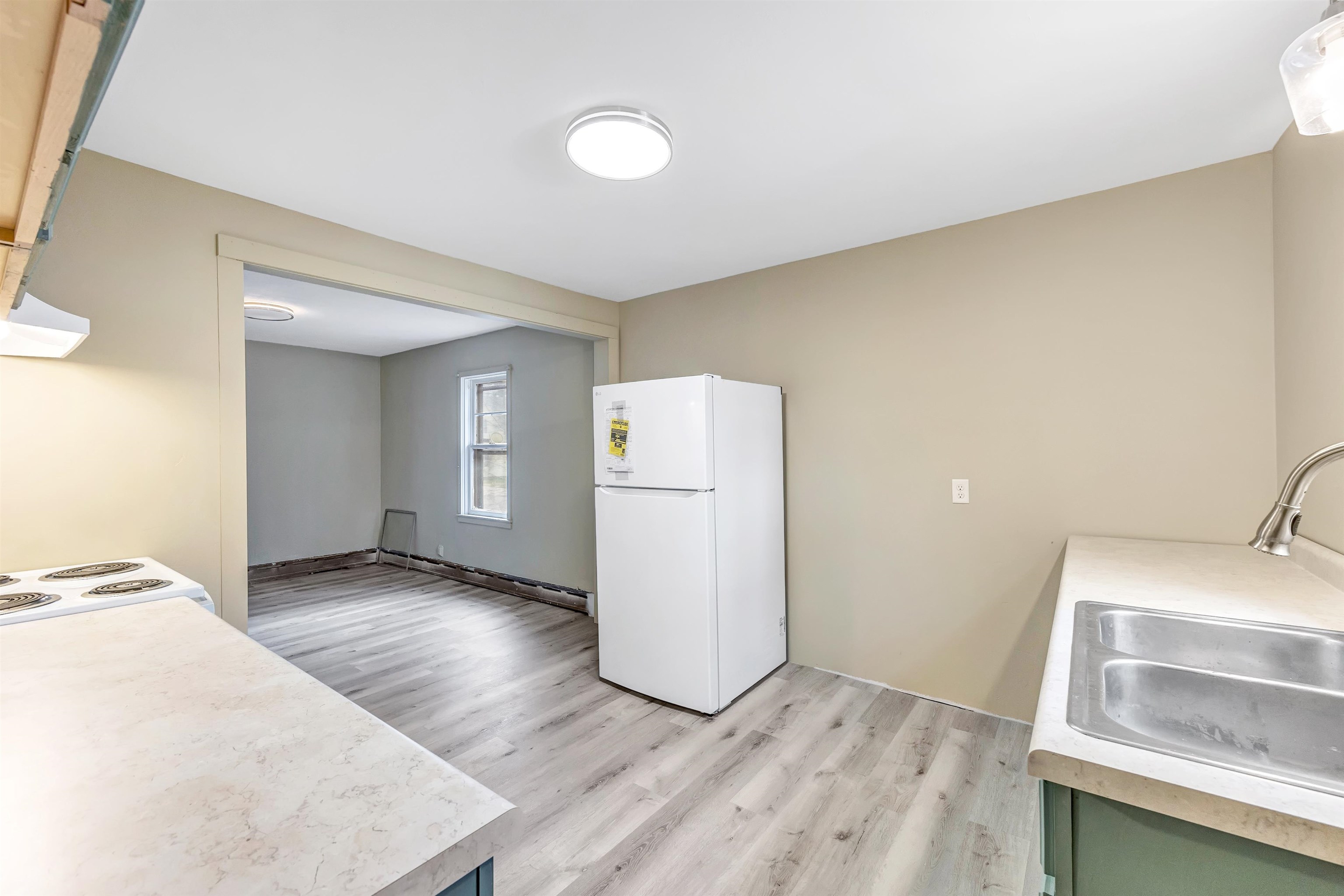 105 N METONGA Avenue