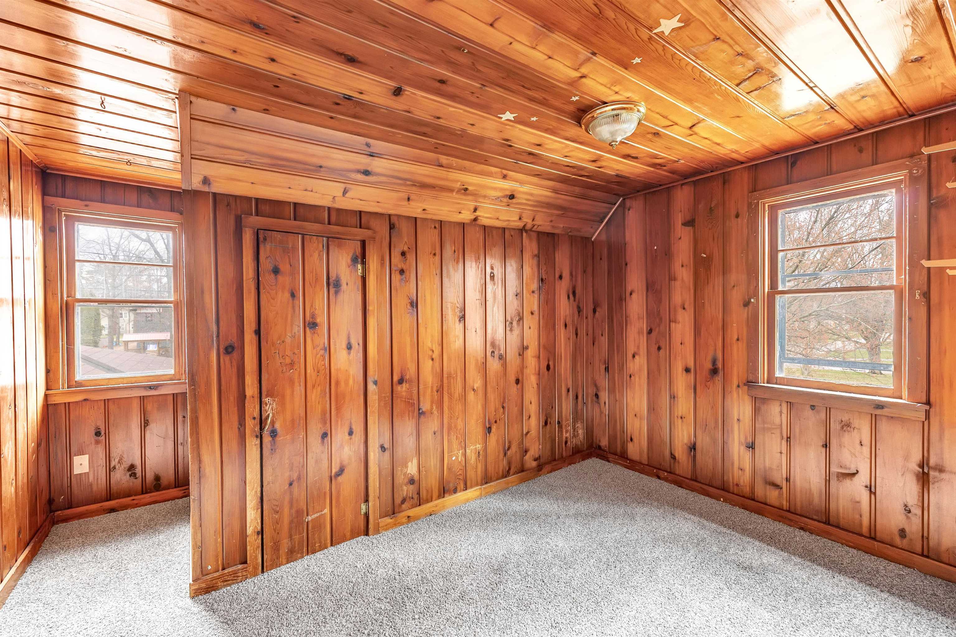 105 N METONGA Avenue