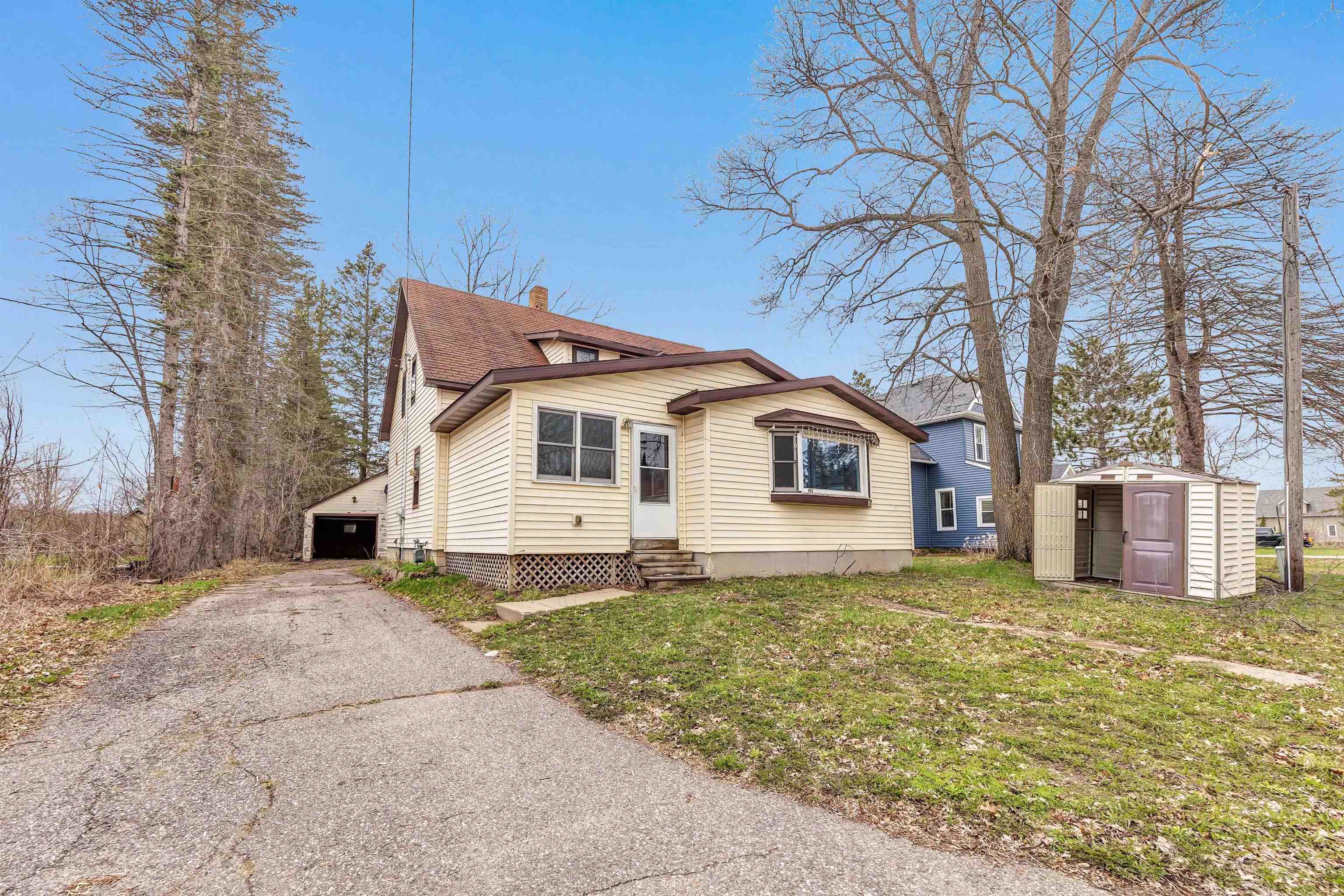 105 N METONGA Avenue