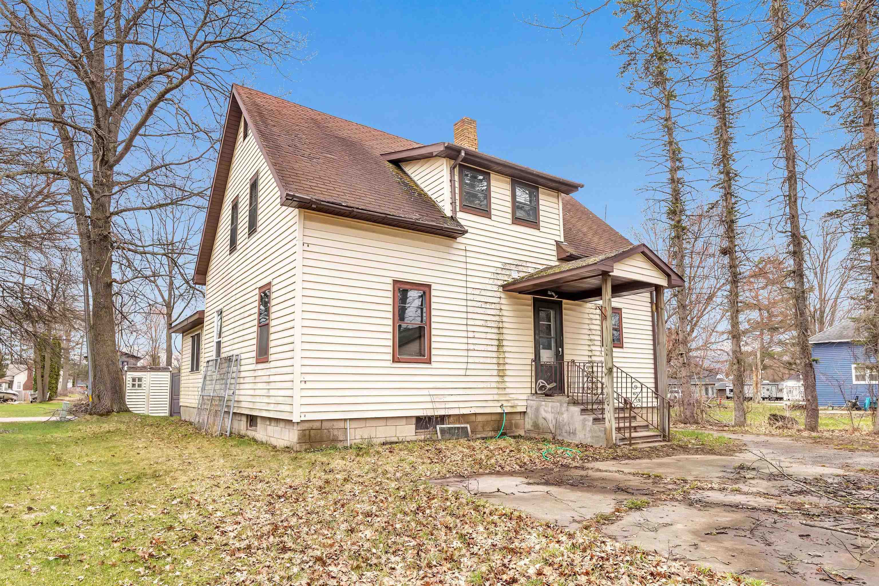 105 N METONGA Avenue