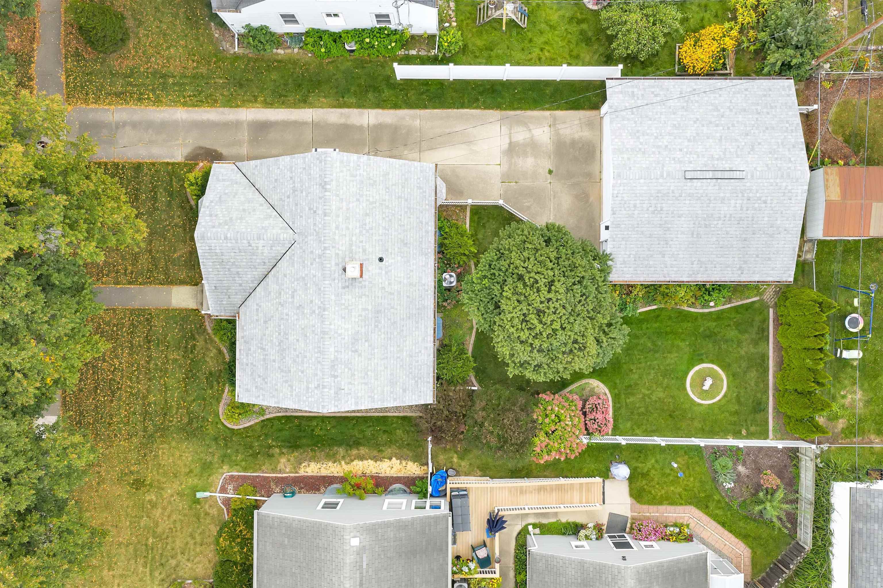 1033 LARK Street