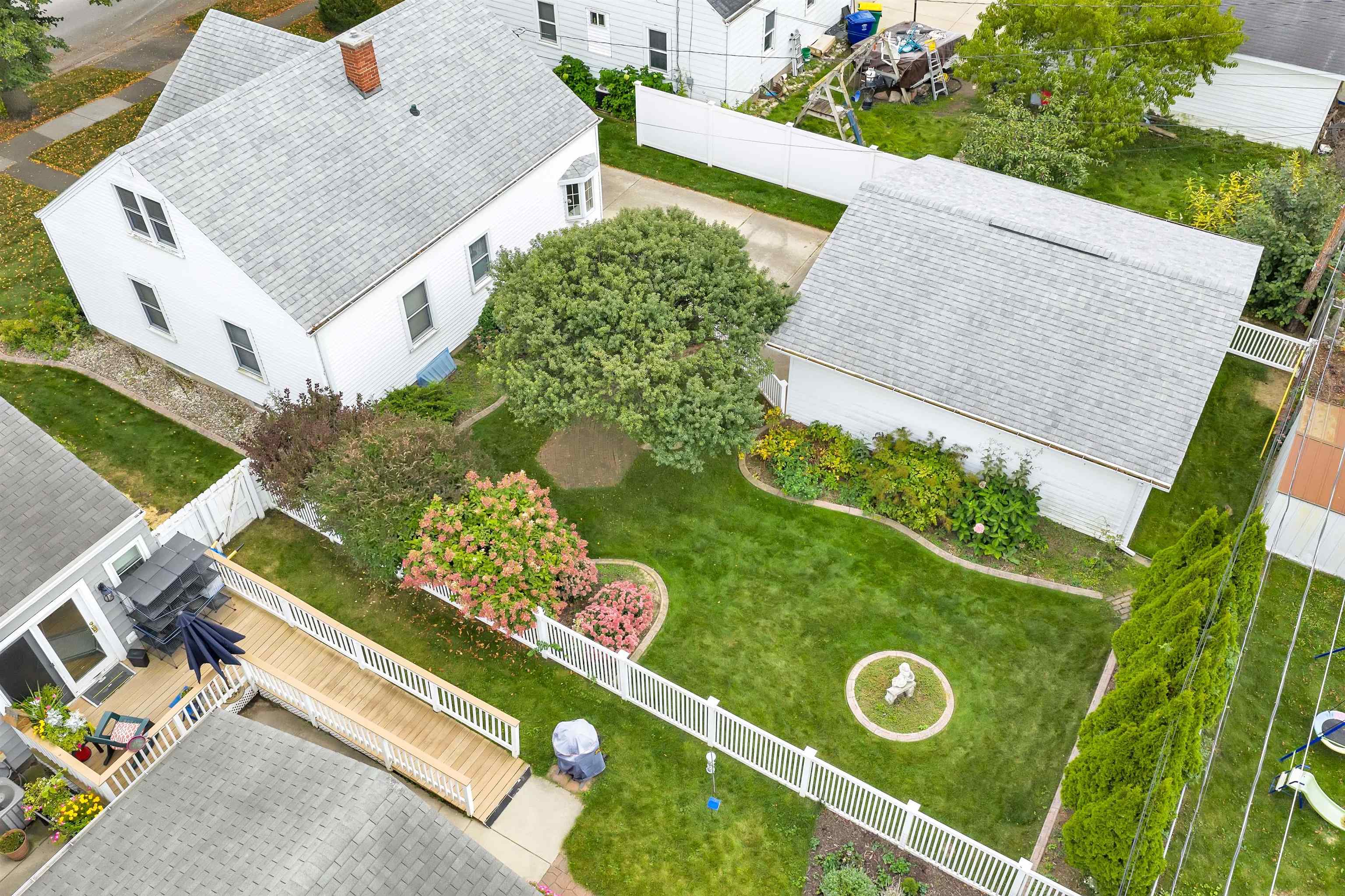 1033 LARK Street