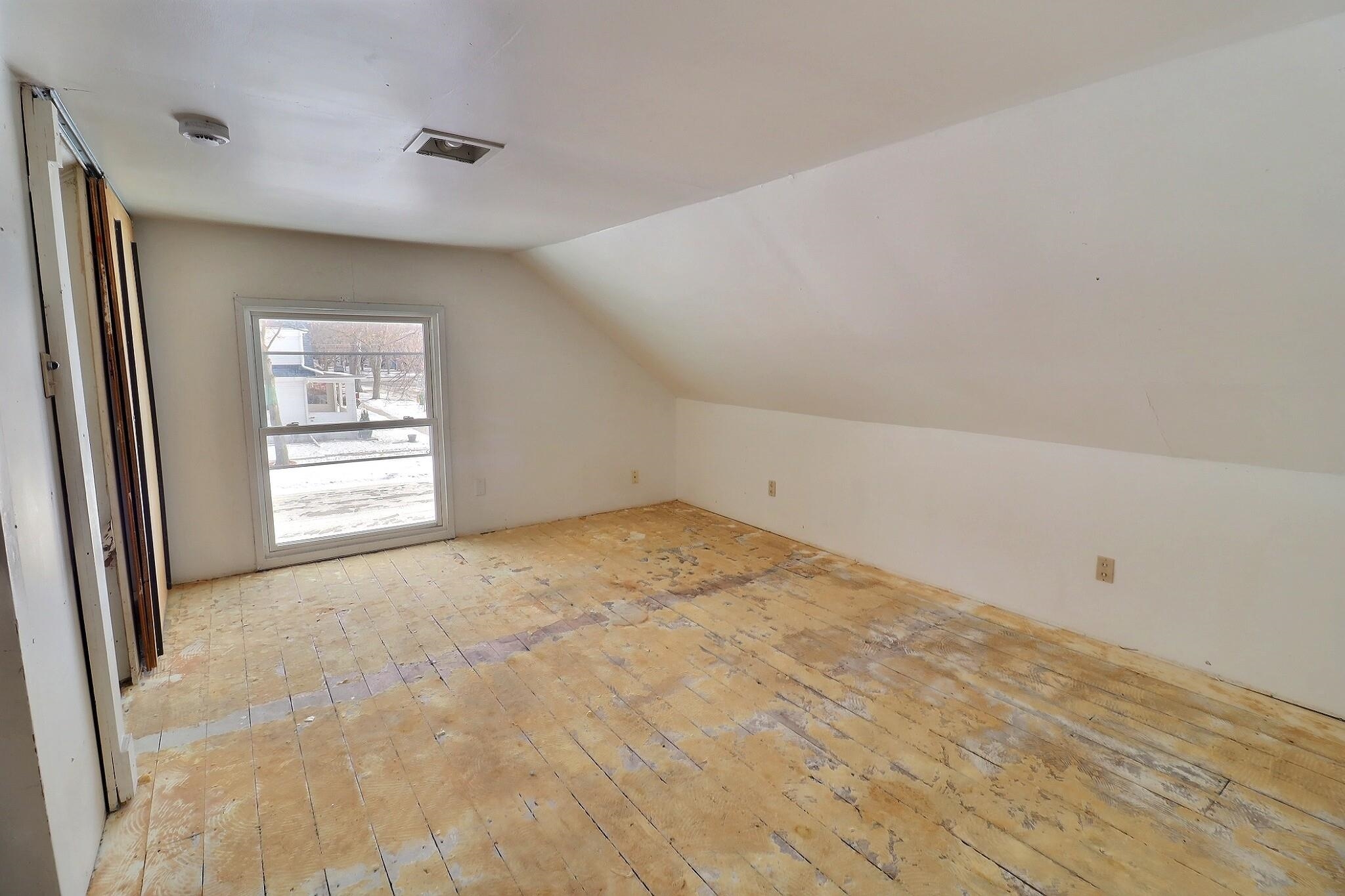 203 N OAKLAND Avenue