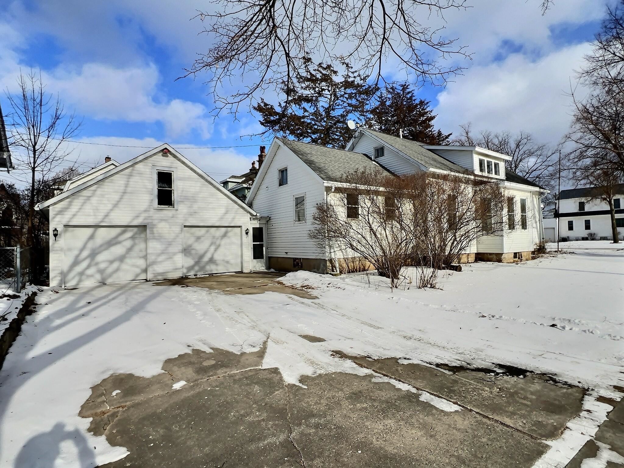 203 N OAKLAND Avenue