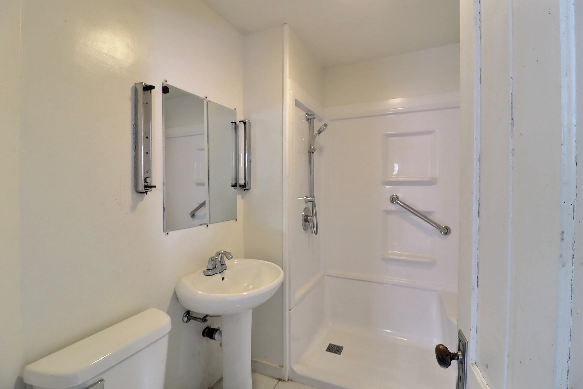 203 N OAKLAND Avenue