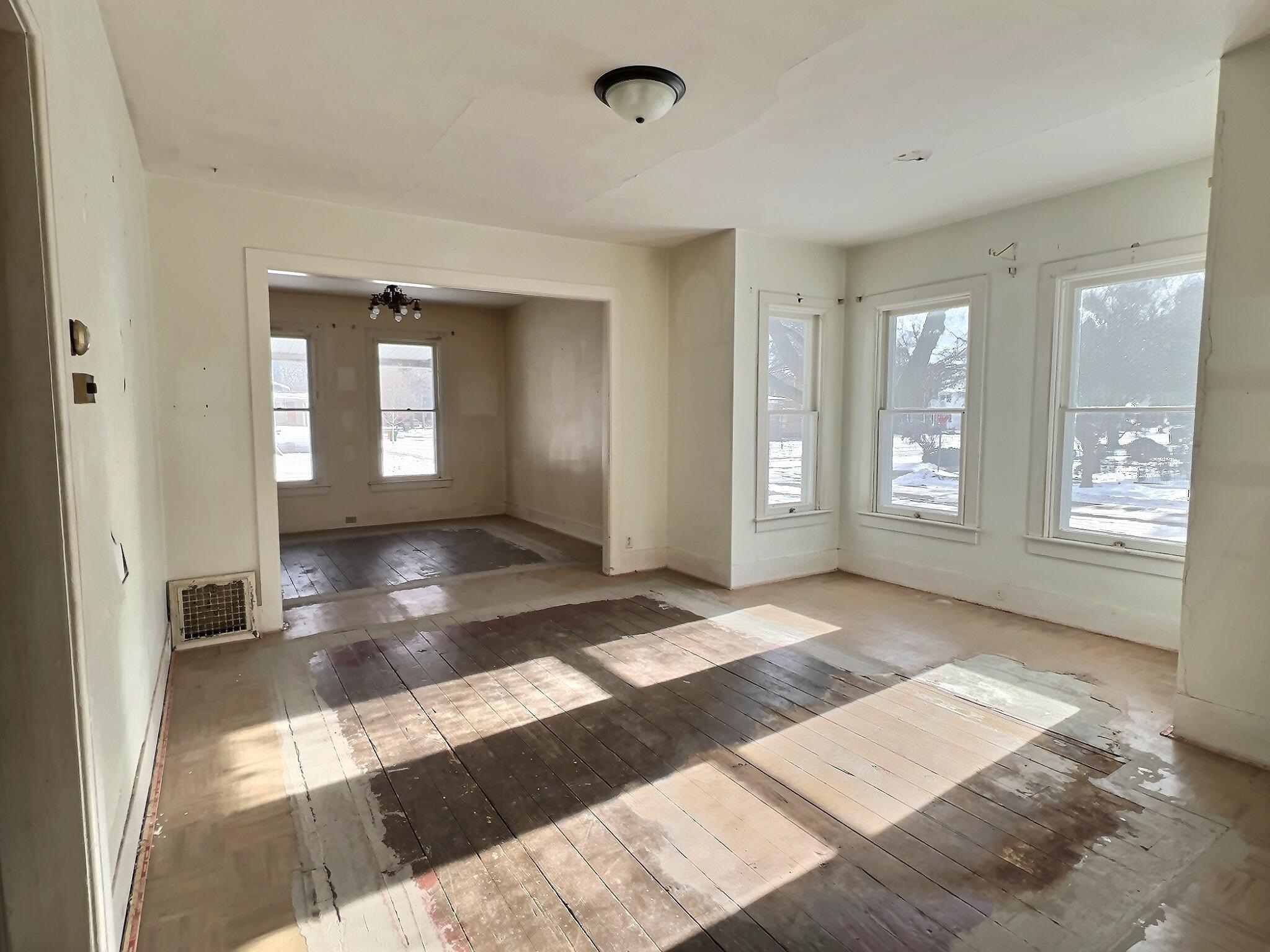 203 N OAKLAND Avenue