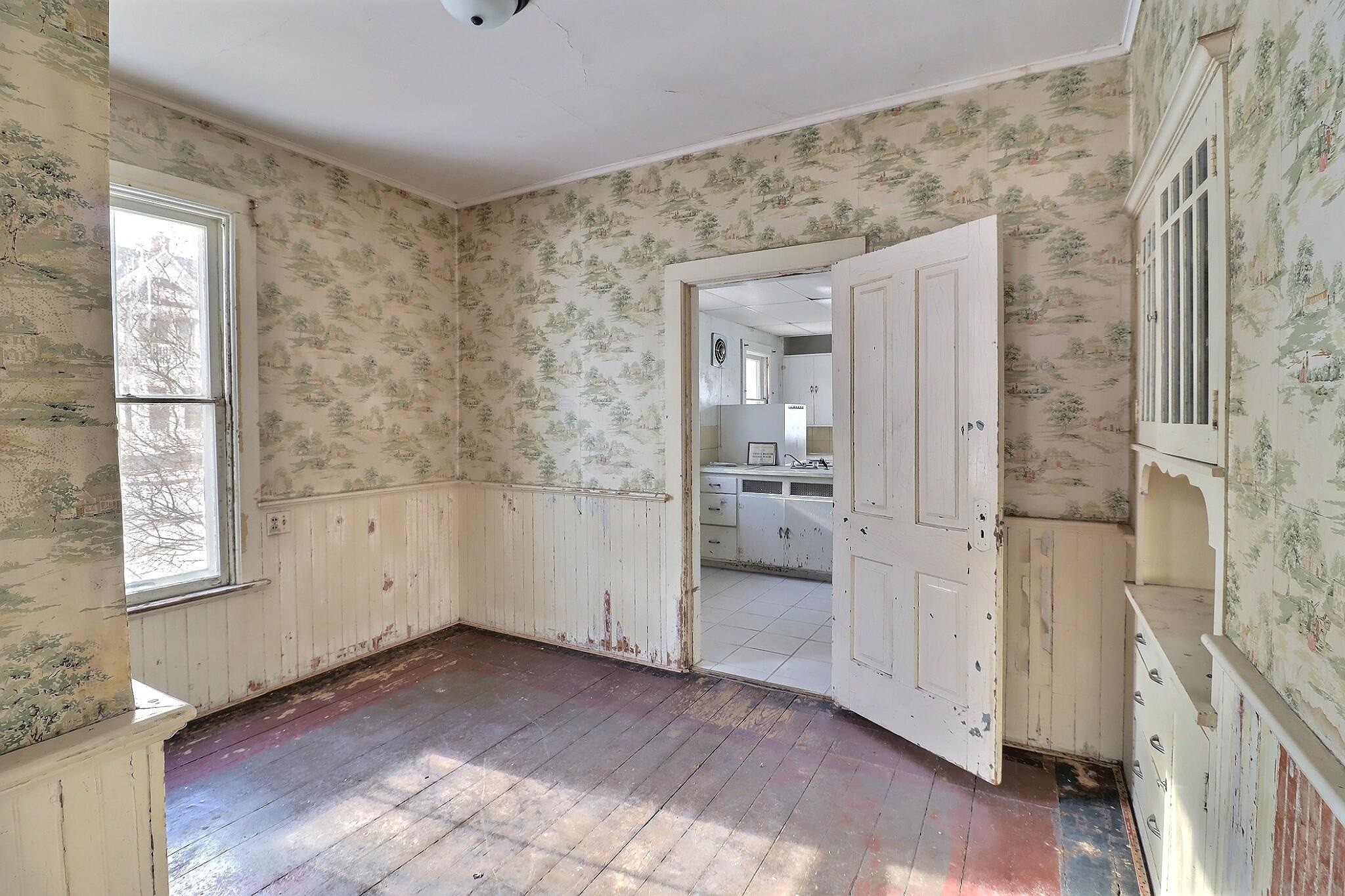 203 N OAKLAND Avenue