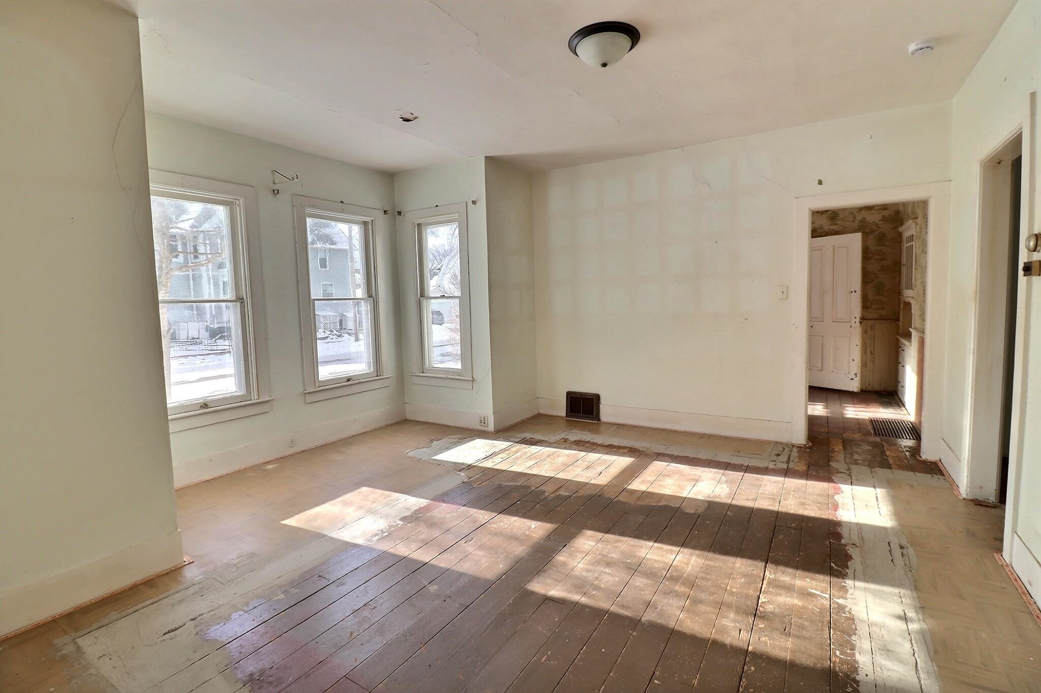 203 N OAKLAND Avenue