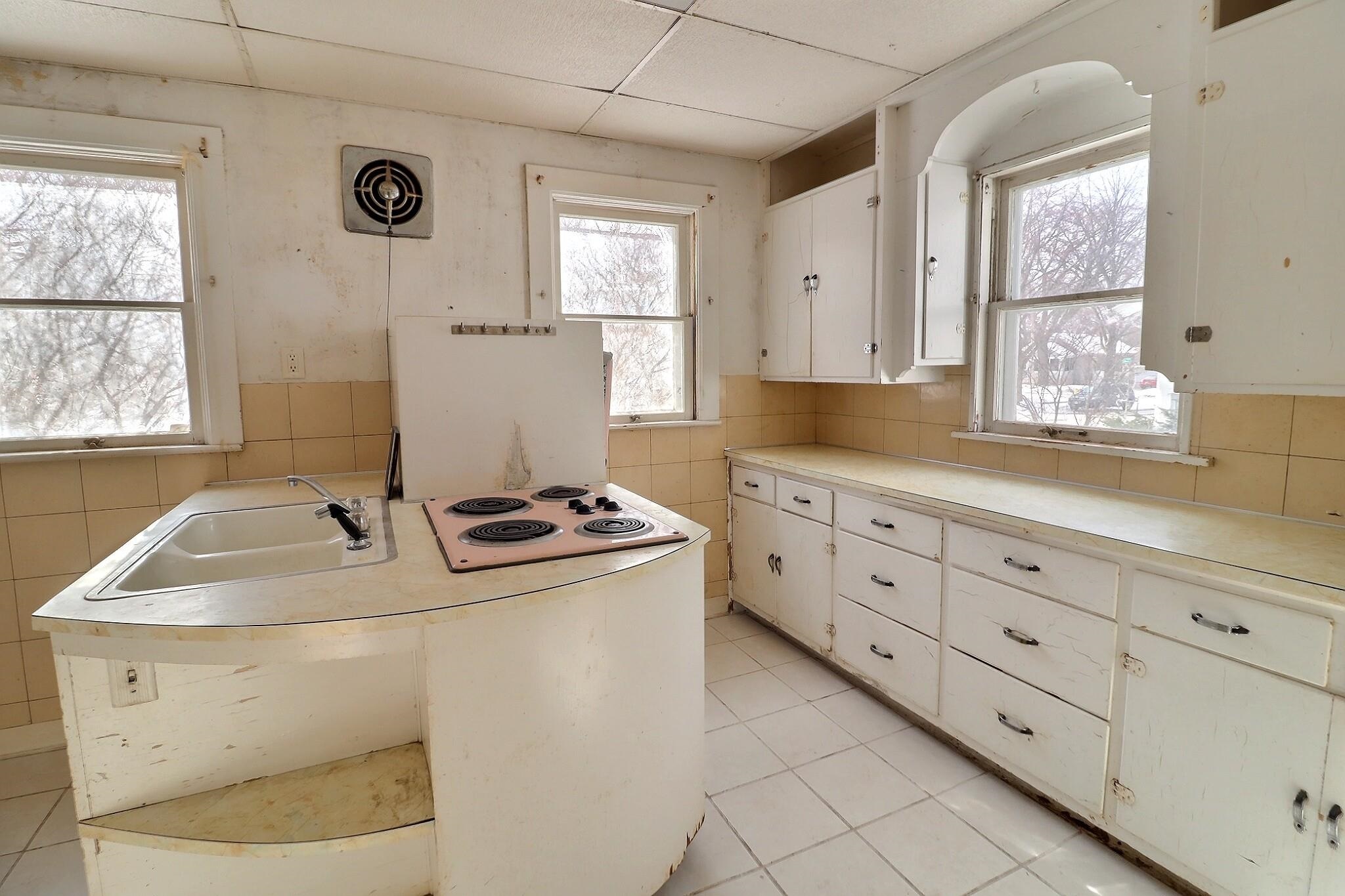 203 N OAKLAND Avenue