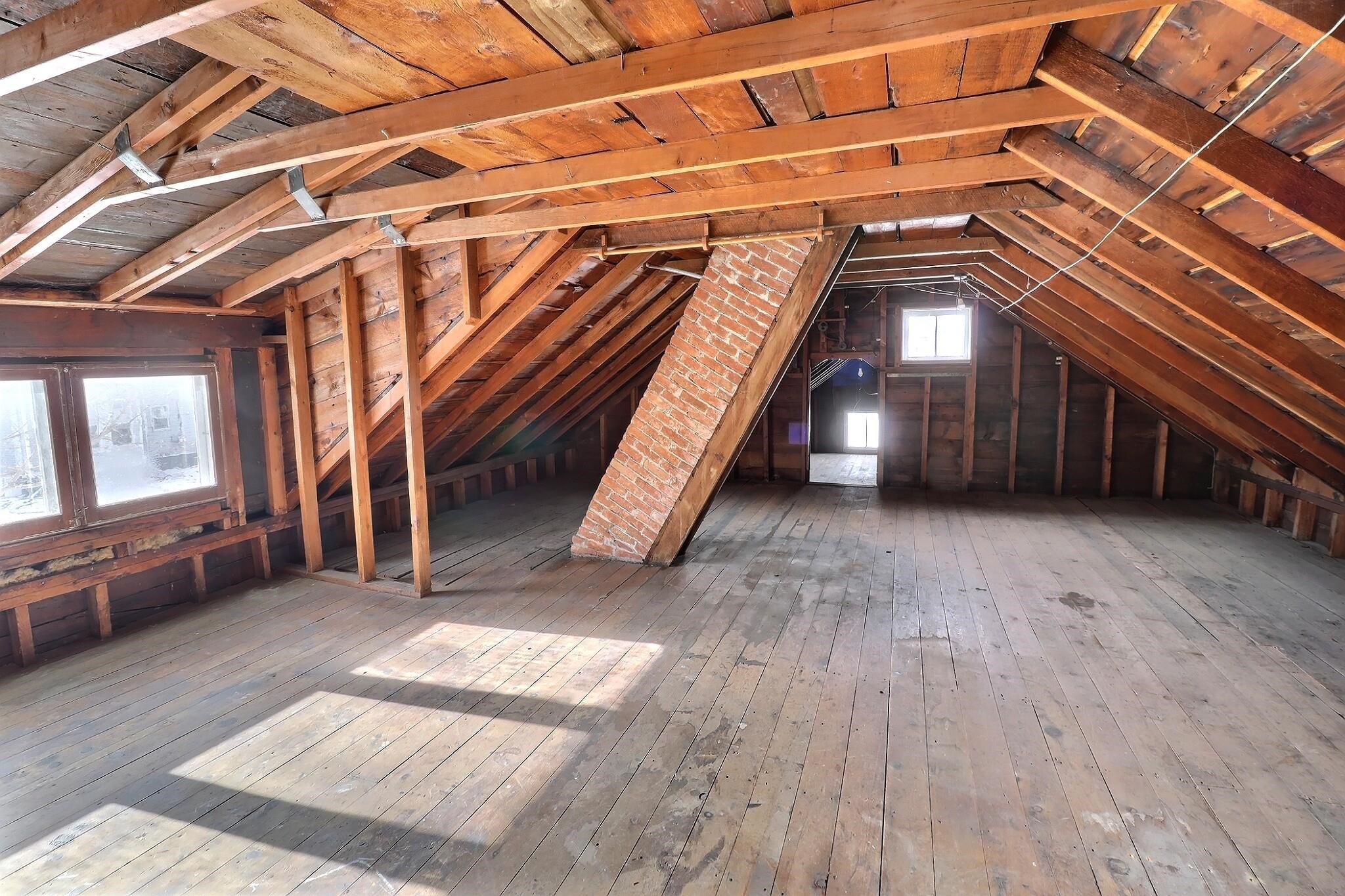 203 N OAKLAND Avenue