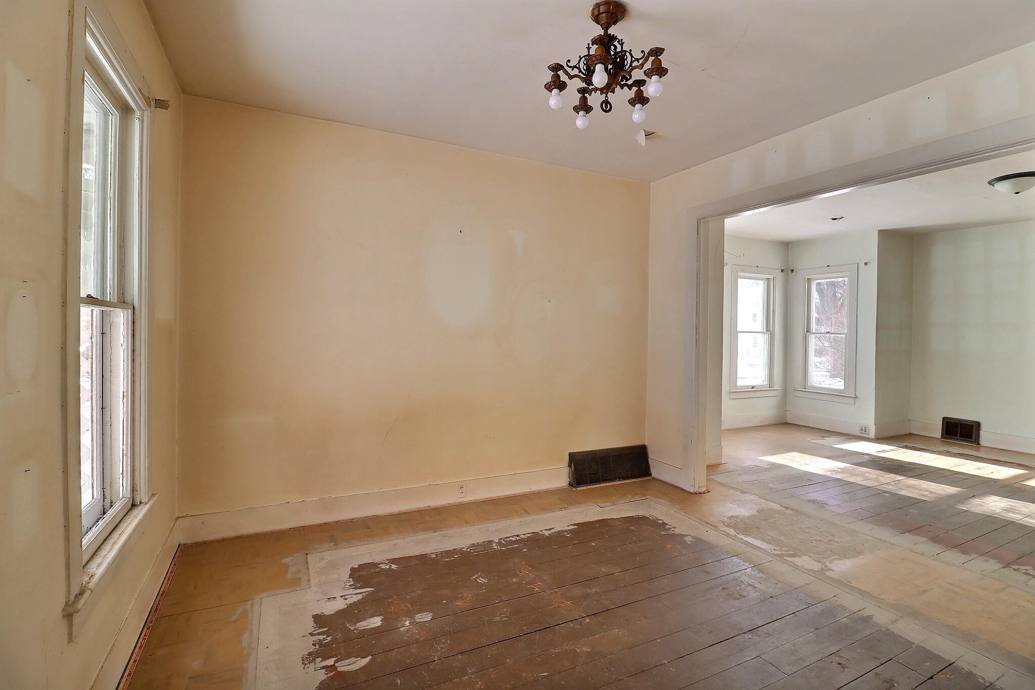 203 N OAKLAND Avenue