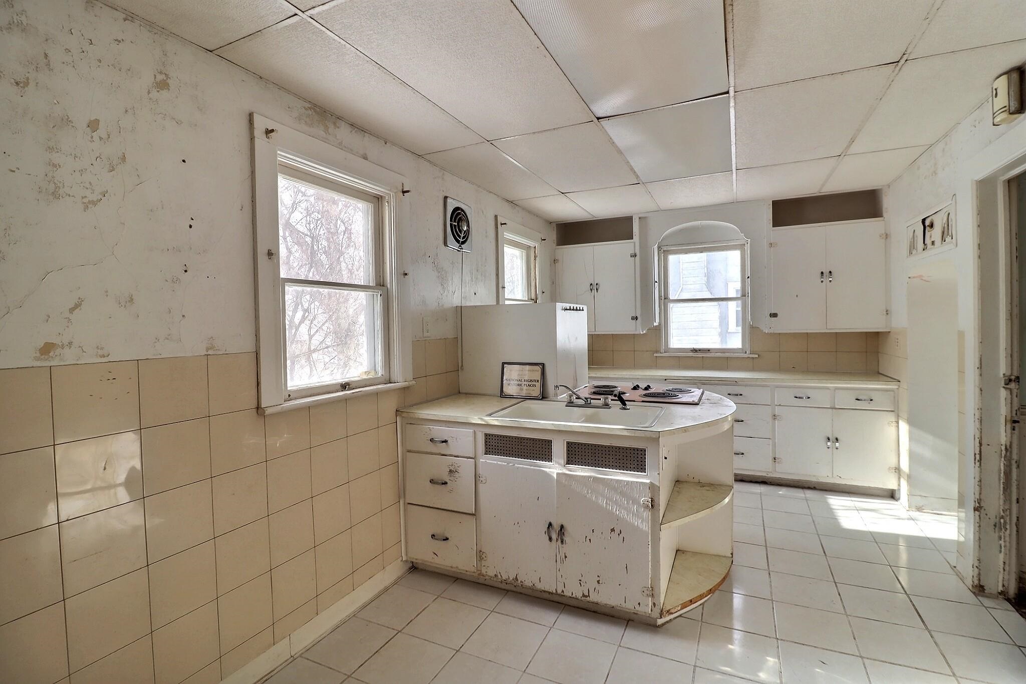 203 N OAKLAND Avenue