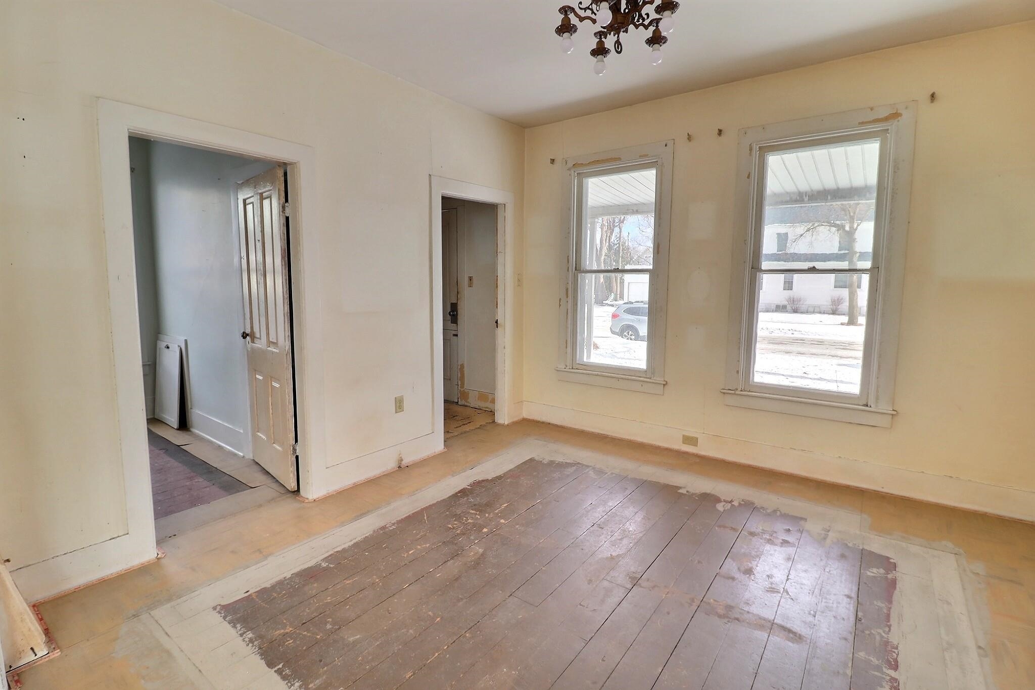 203 N OAKLAND Avenue