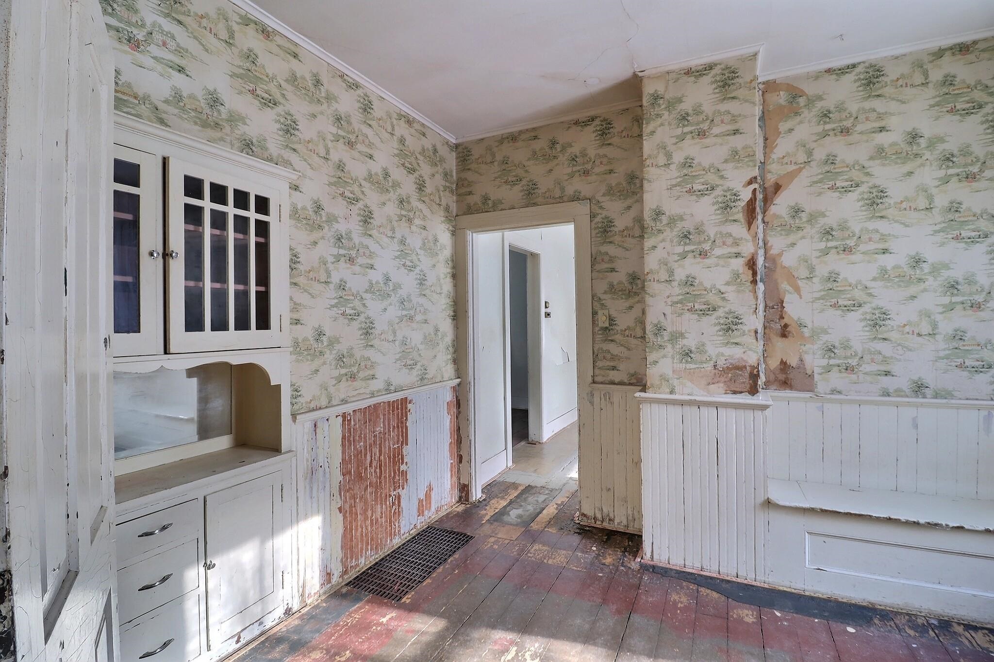 203 N OAKLAND Avenue