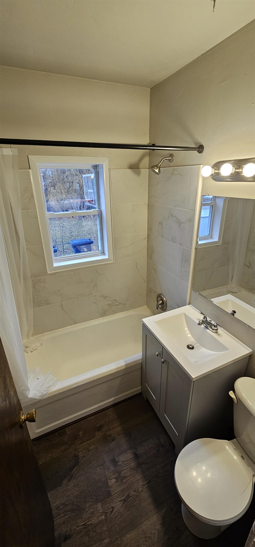 818 N VAN BUREN Street