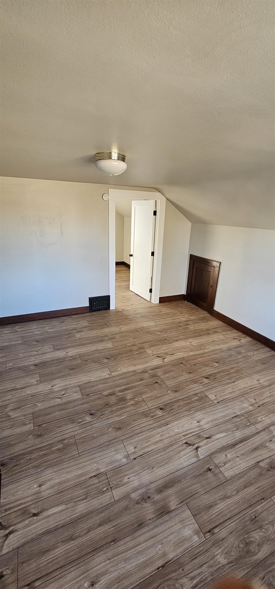 818 N VAN BUREN Street