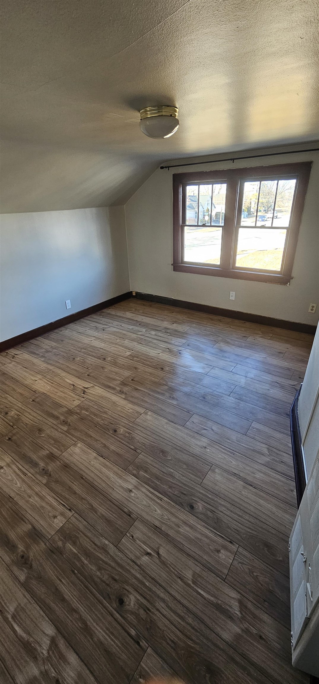 818 N VAN BUREN Street