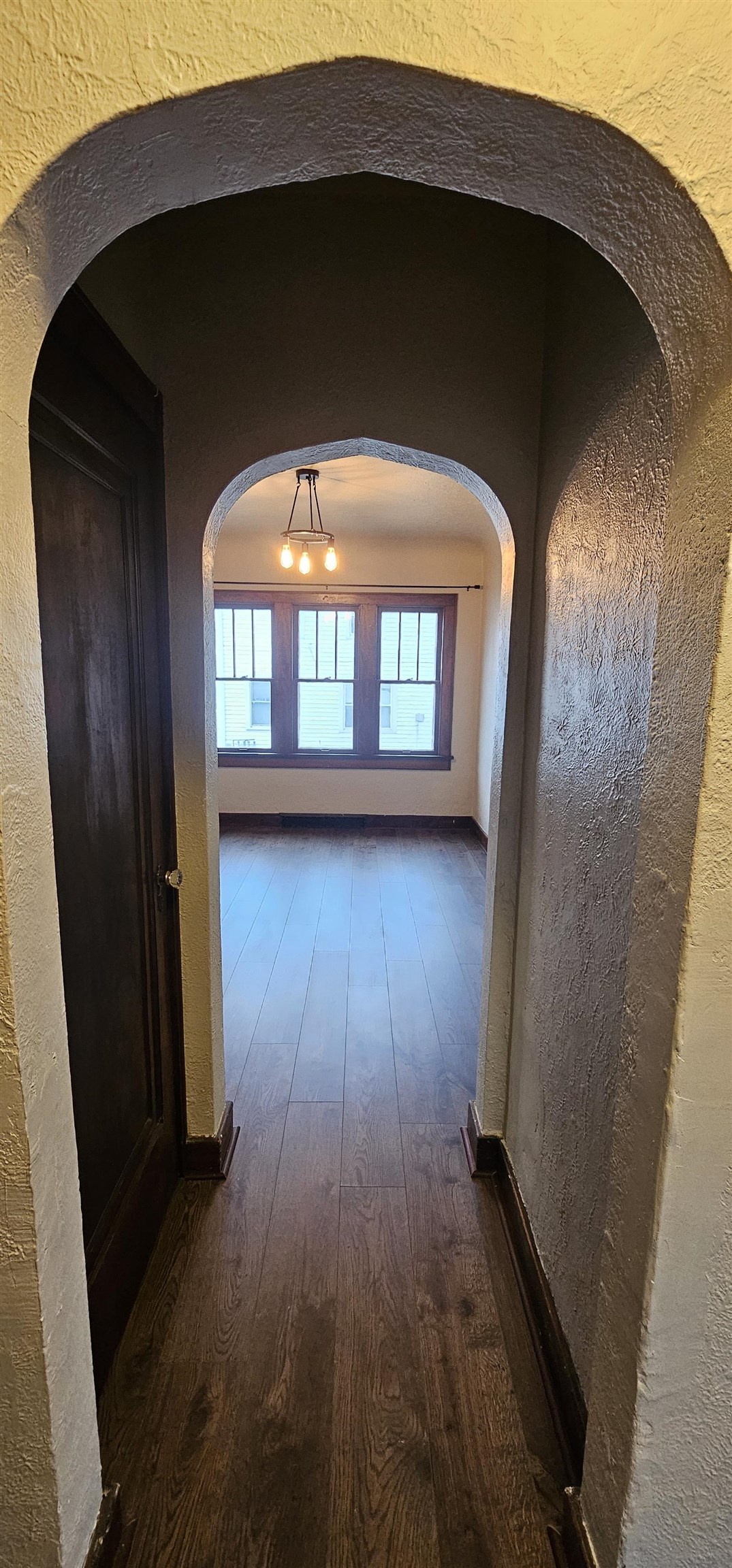 818 N VAN BUREN Street